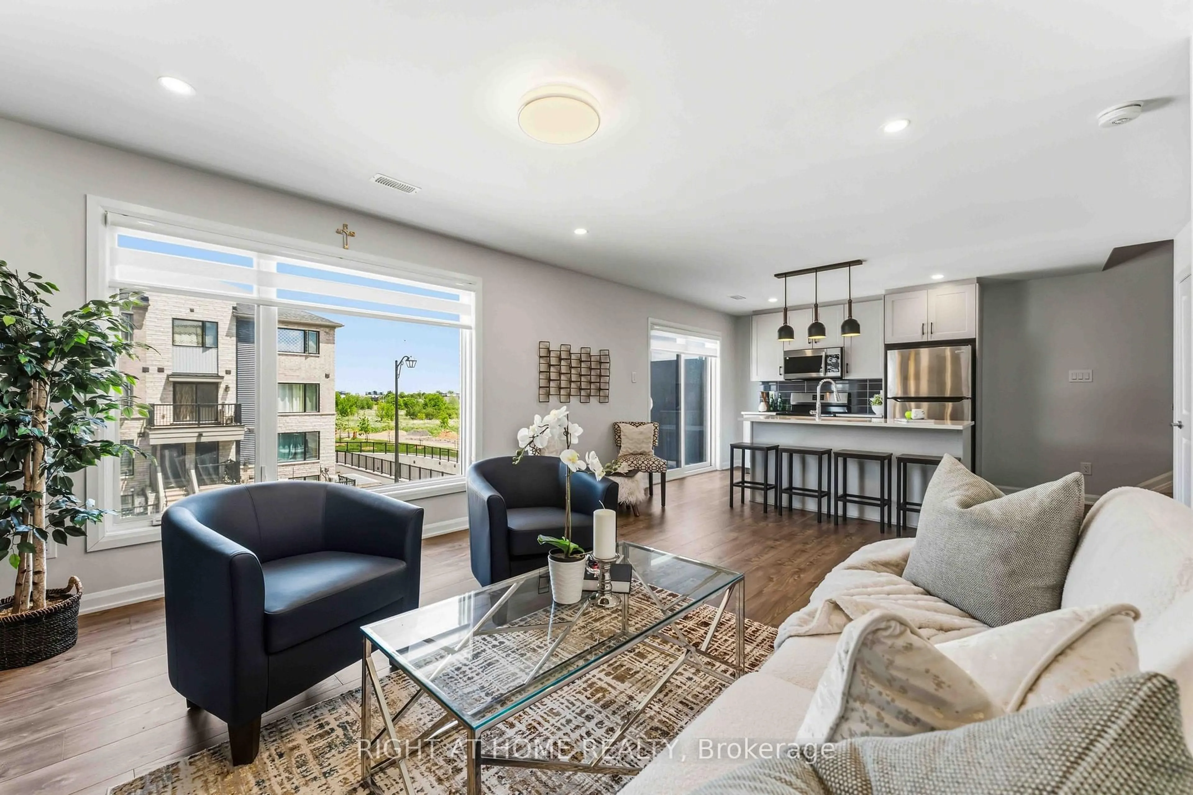 Living room with furniture, unknown for 1310 Creekway Private, Kanata Ontario K2T 0T1