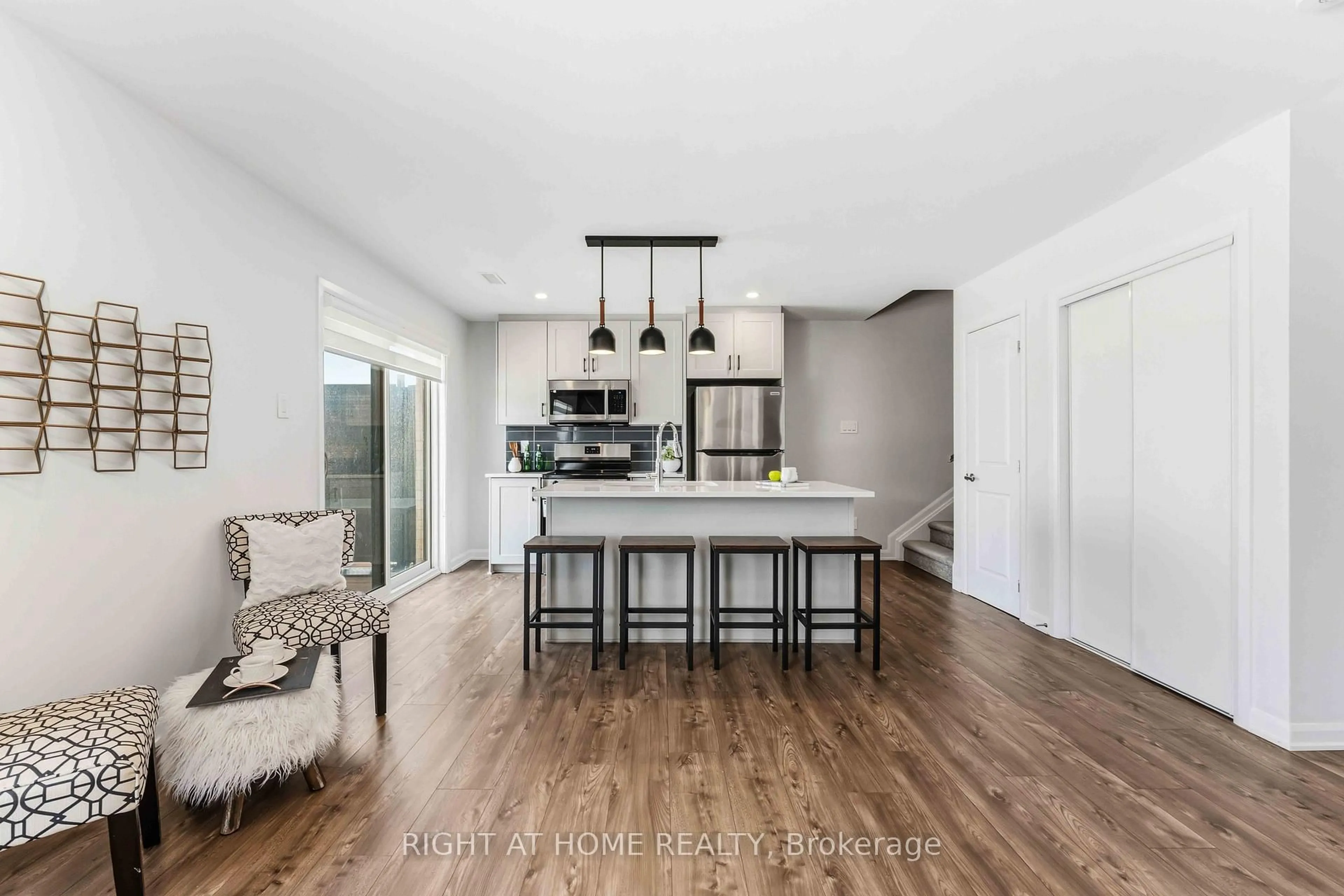Open concept kitchen, unknown for 1310 Creekway Private, Kanata Ontario K2T 0T1