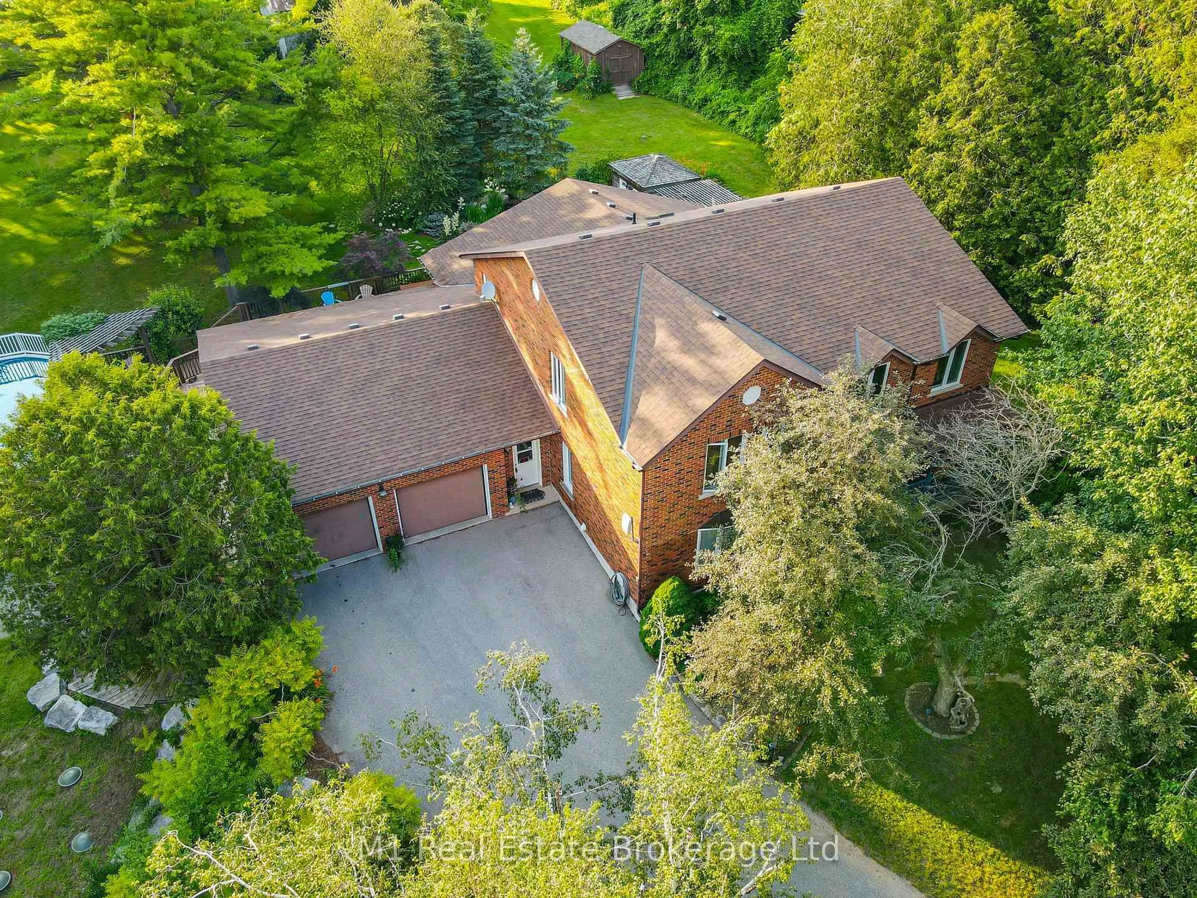 A pic from outside/outdoor area/front of a property/back of a property/a pic from drone, street for 6946 FIFE Rd, Guelph/Eramosa Ontario N1H 6J4