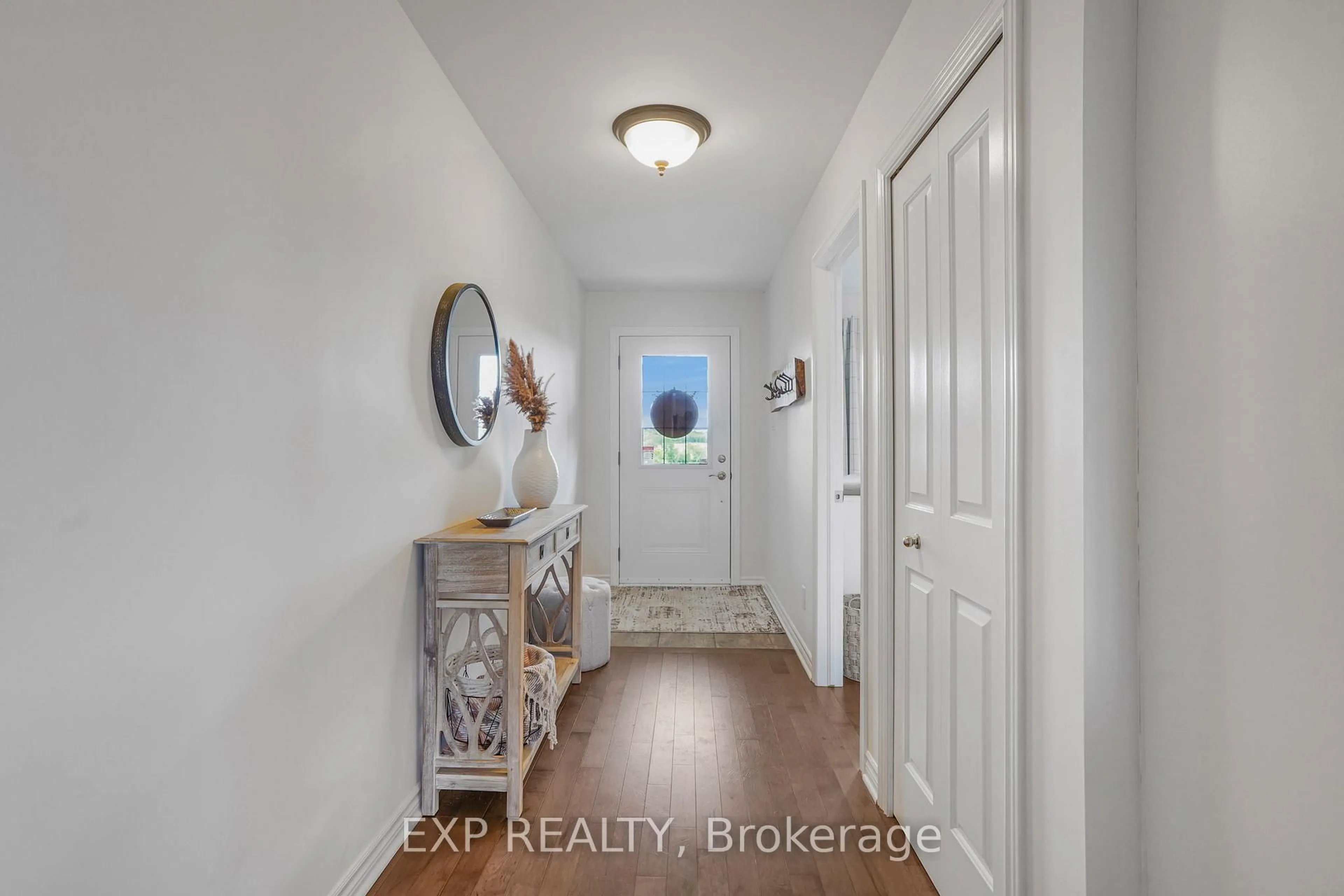 Indoor entryway for 605B COUNTY ROAD 9, Alfred and Plantagenet Ontario K7R 3K8