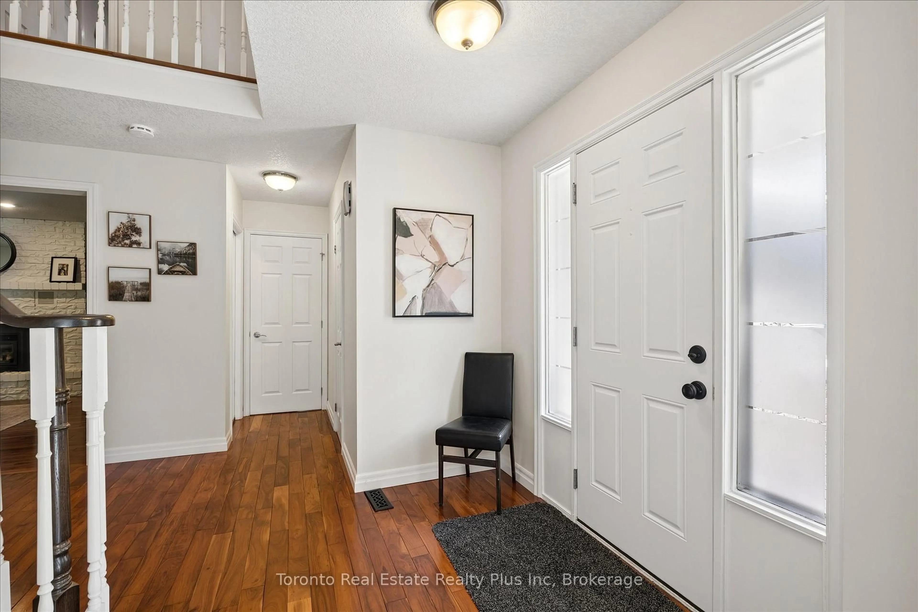 Indoor entryway for 109 Ashberry Pl, Waterloo Ontario N2T 1G8