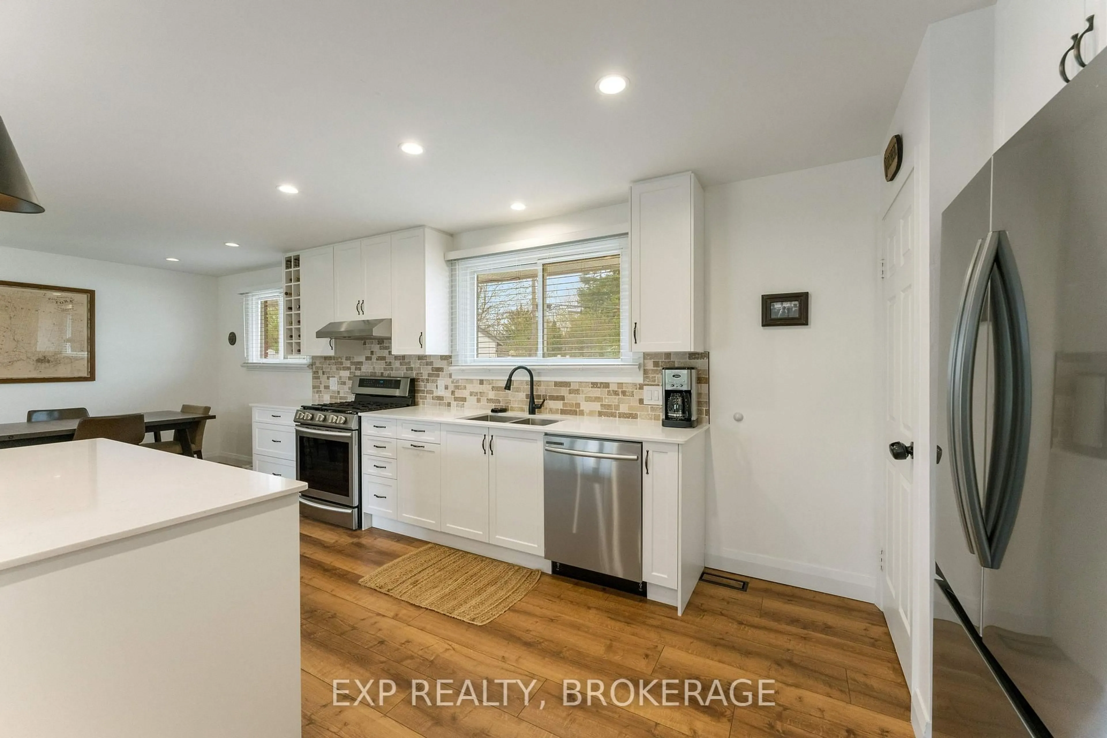 Open concept kitchen, unknown for 814 Camberley Cres, Kingston Ontario K7M 4C4