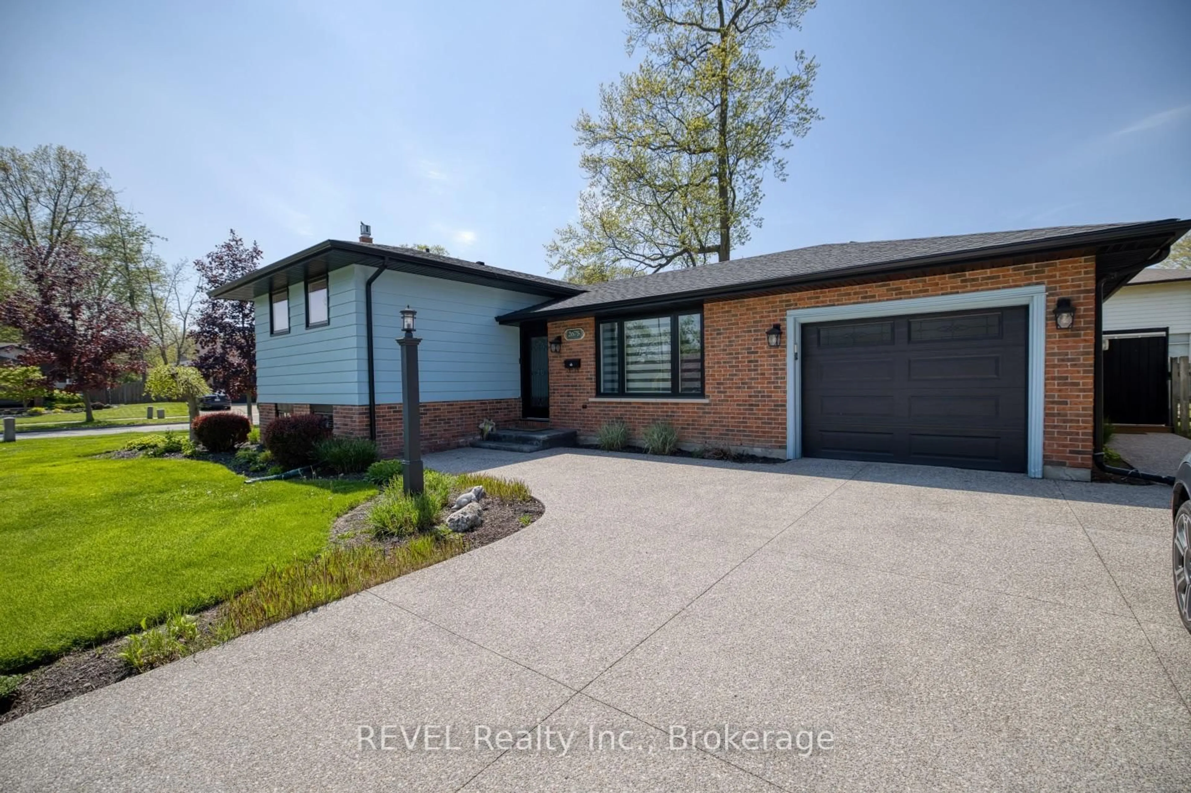 Home with brick exterior material, street for 2675 Woodfield Ave, Niagara Falls Ontario L2J 3A9