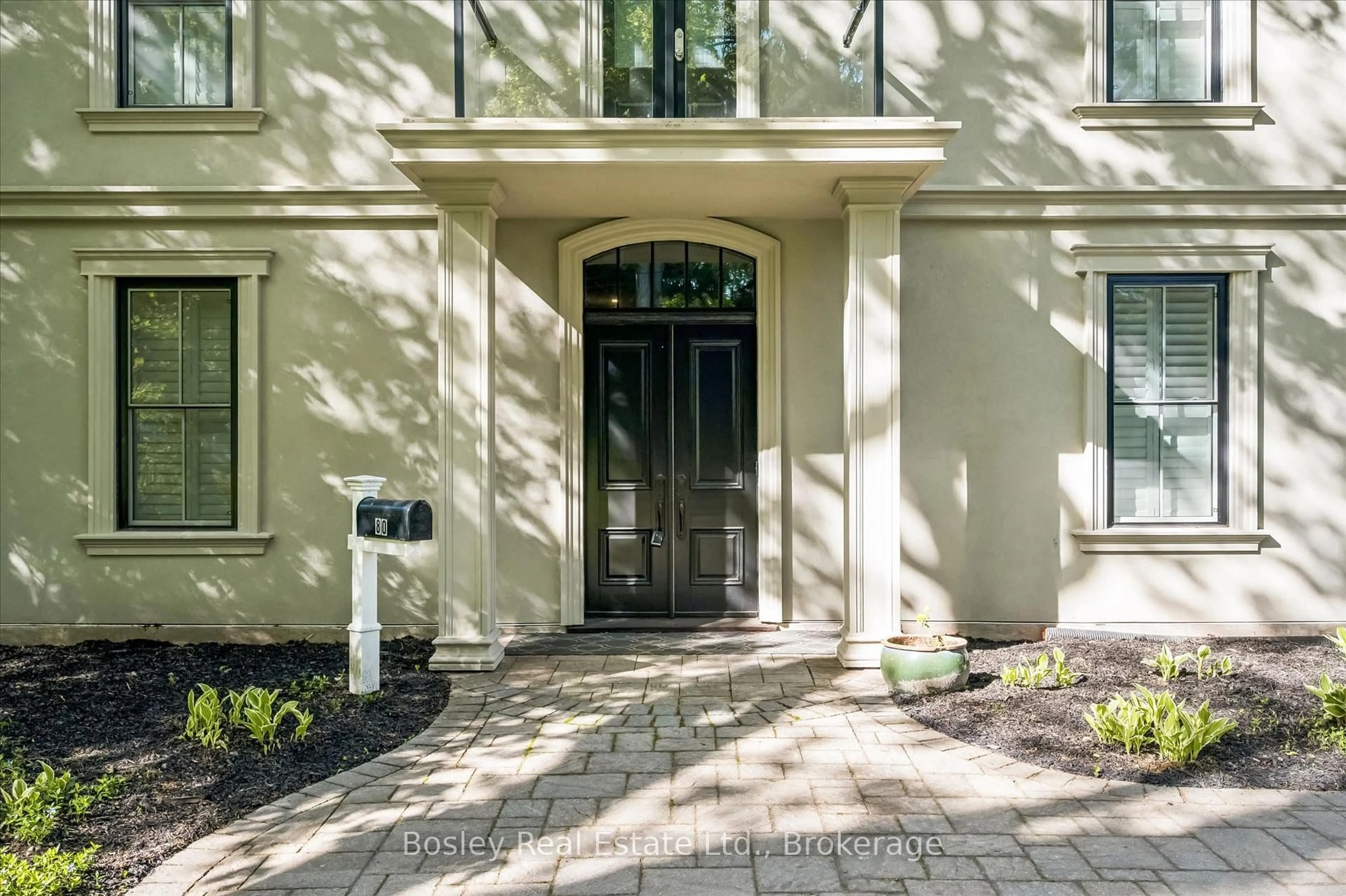 Indoor entryway for 80 Queen St, Guelph Ontario N1E 4R8