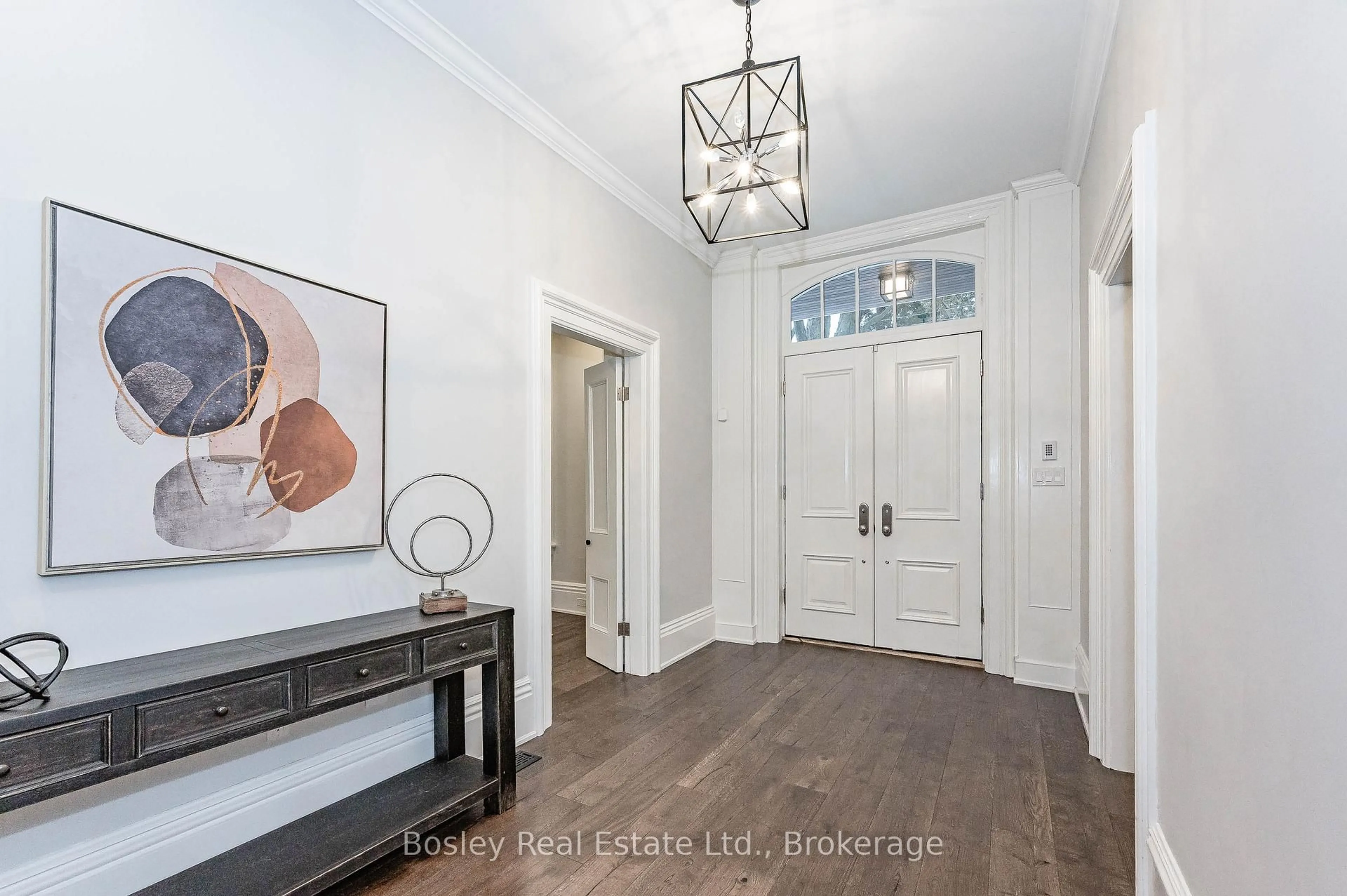 Indoor entryway for 80 Queen St, Guelph Ontario N1E 4R8