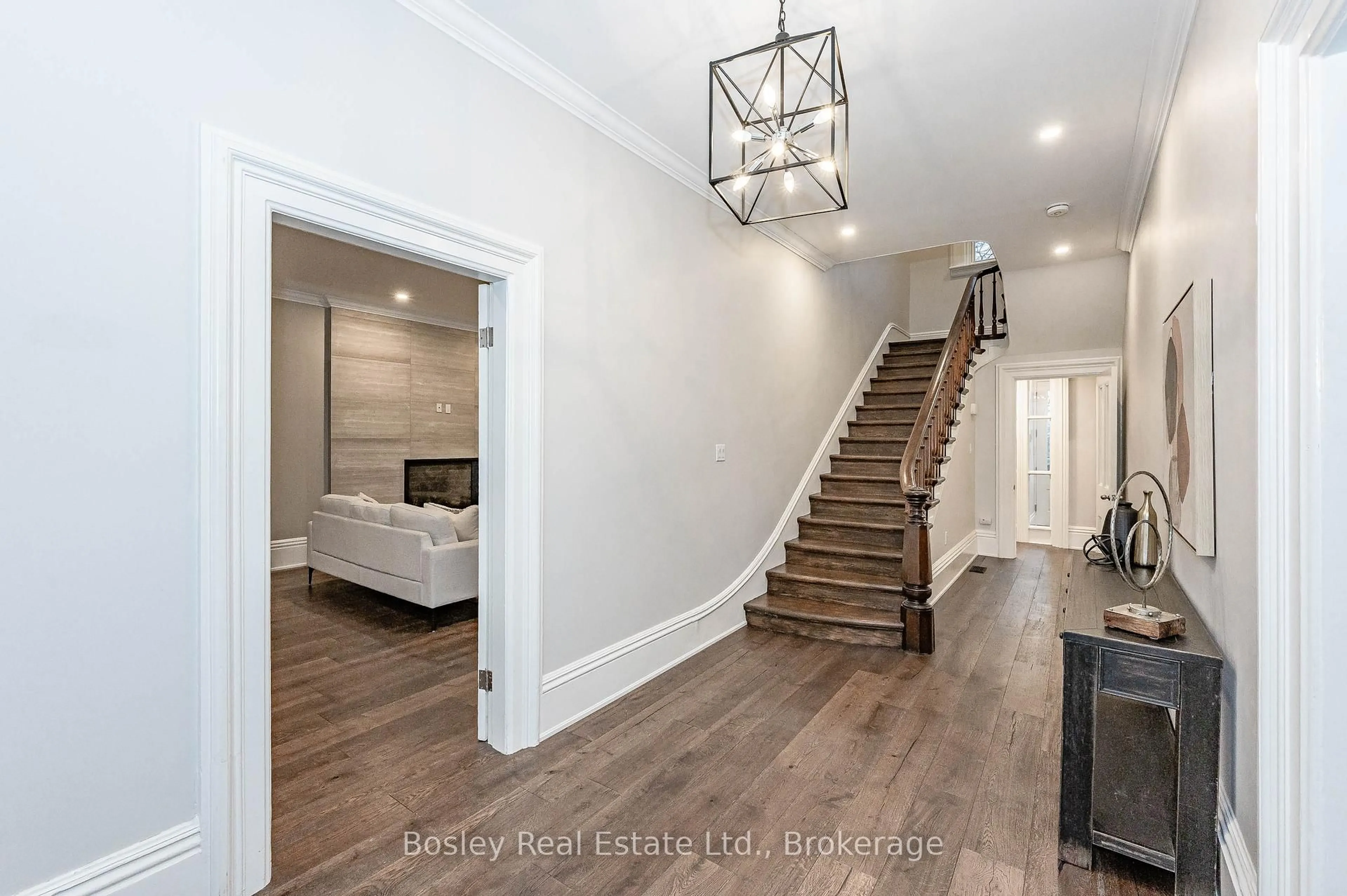 Indoor entryway for 80 Queen St, Guelph Ontario N1E 4R8