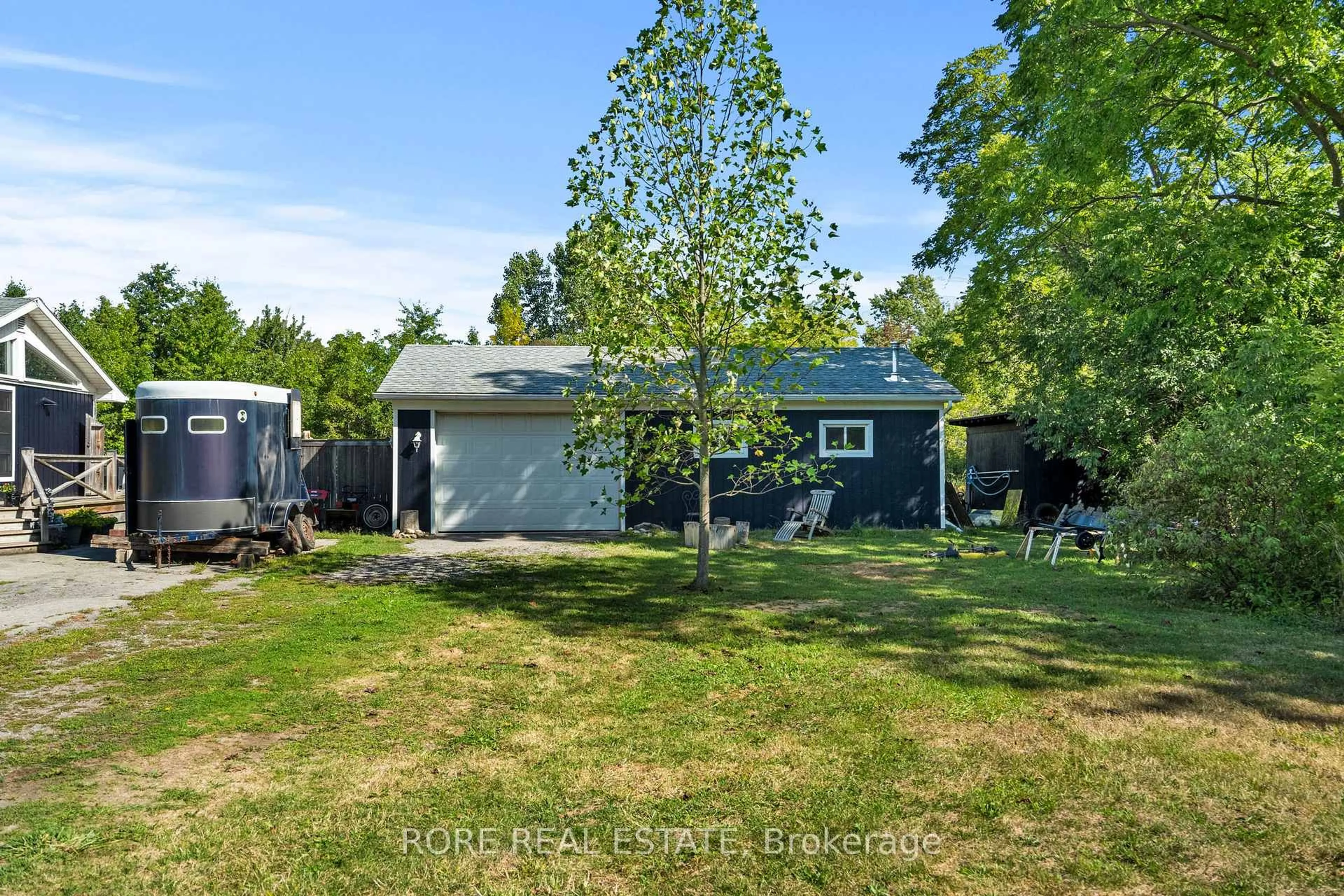 A pic from outside/outdoor area/front of a property/back of a property/a pic from drone, water/lake/river/ocean view for 2858 Beach Ave, Fort Erie Ontario L0S 1N0