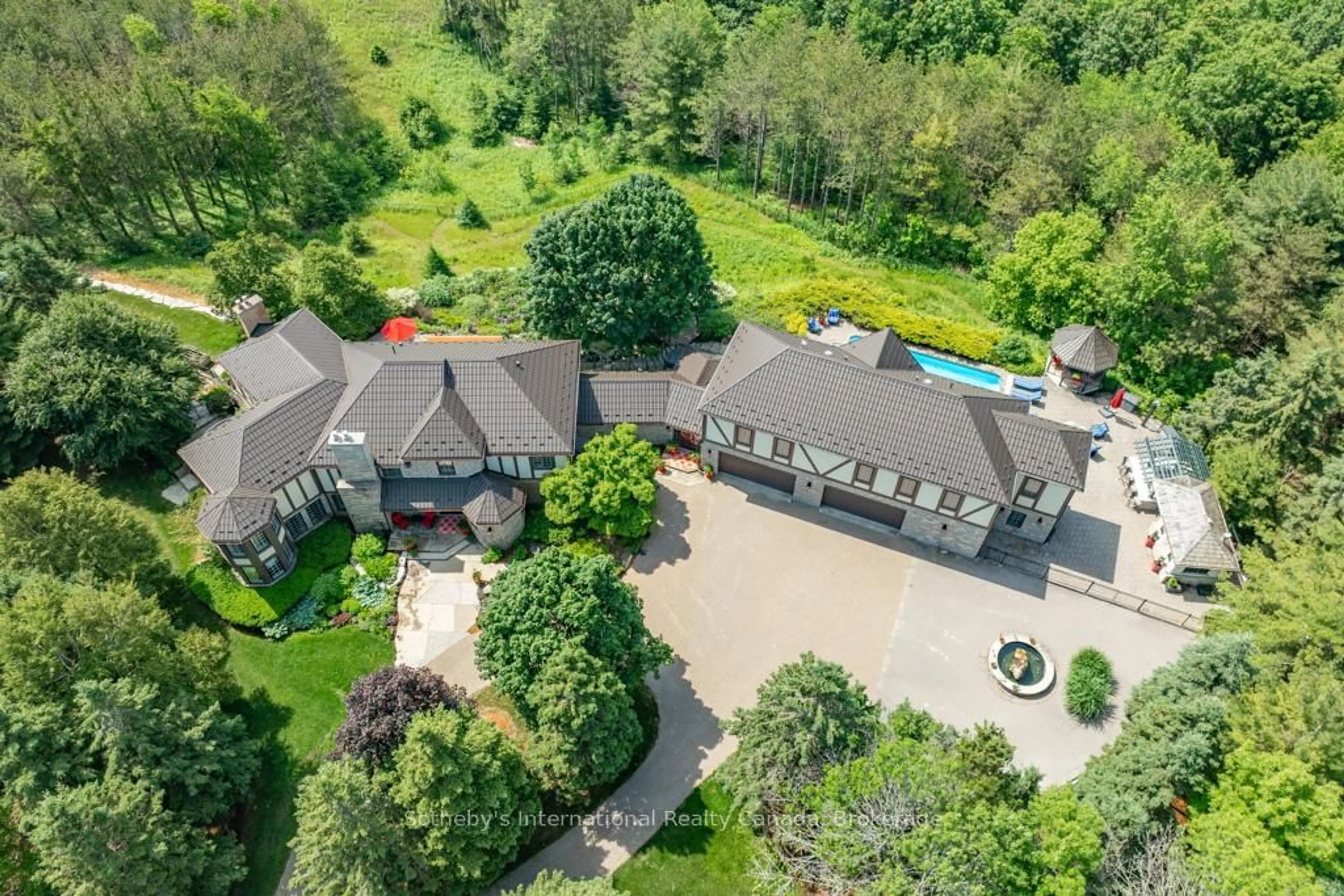 A pic from outside/outdoor area/front of a property/back of a property/a pic from drone, unknown for 9255 Side Road 27, Erin Ontario L4L 1A7