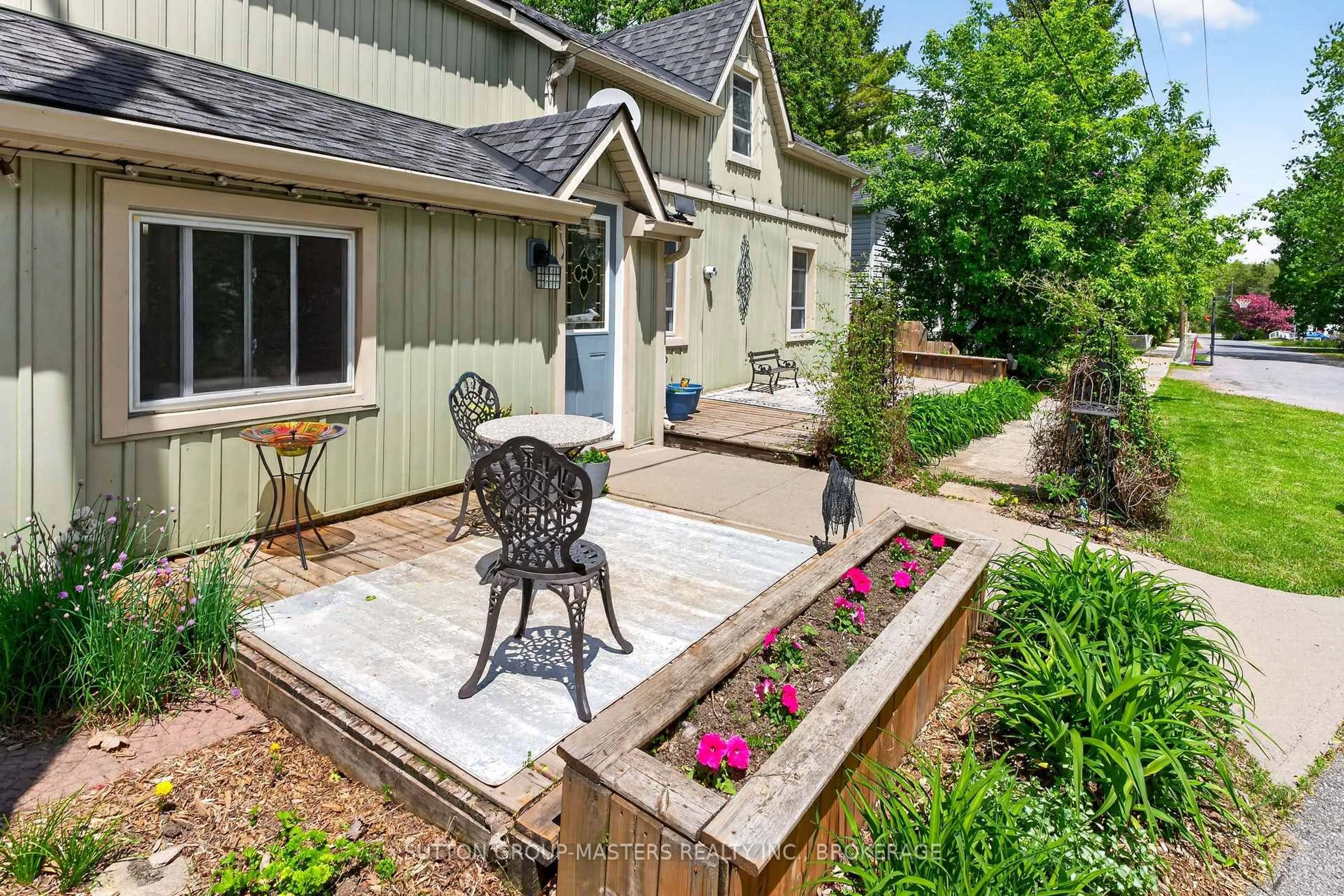 Patio, street for 674 Hillview Rd, Kingston Ontario K7M 5E1