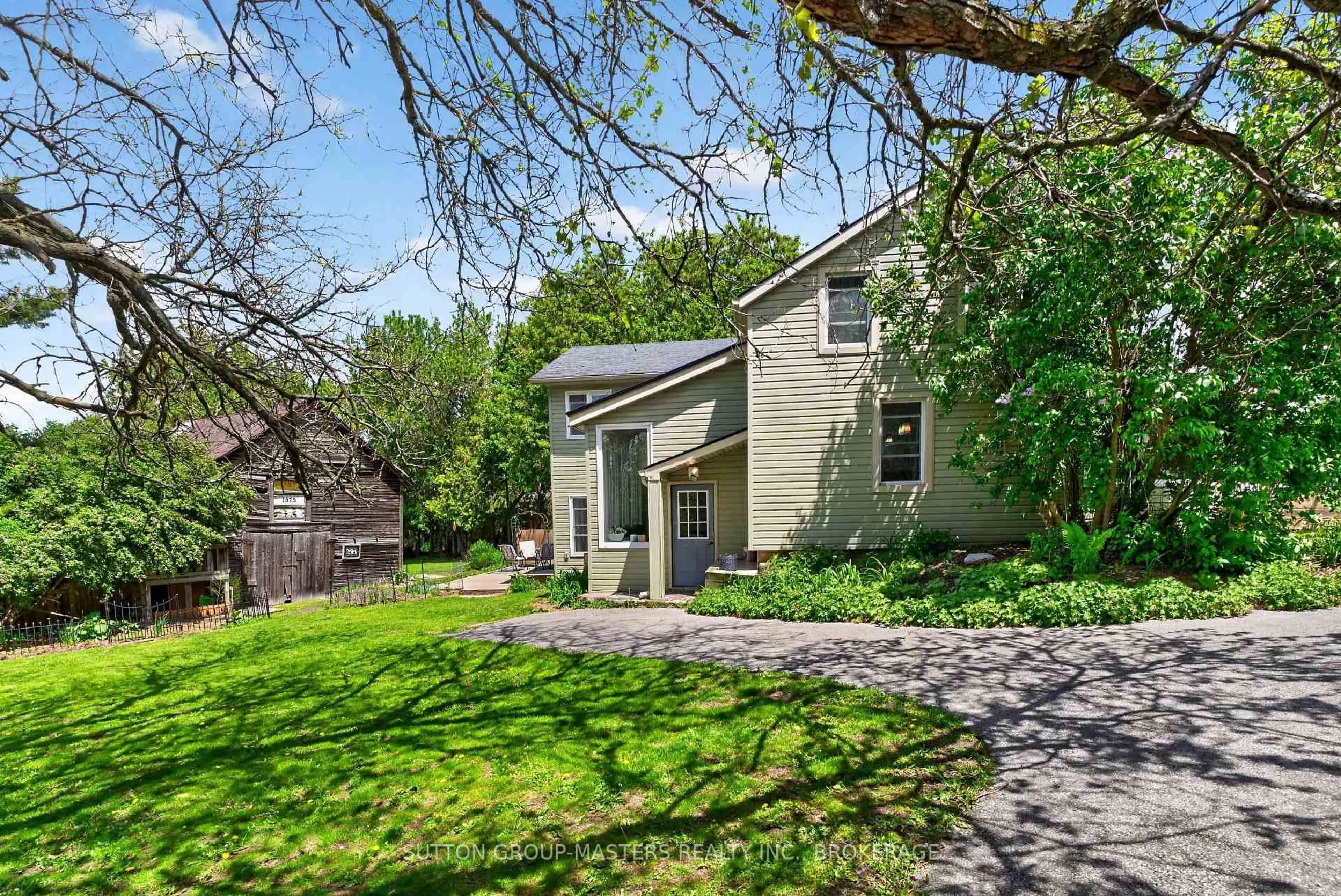 A pic from outside/outdoor area/front of a property/back of a property/a pic from drone, street for 674 Hillview Rd, Kingston Ontario K7M 5E1