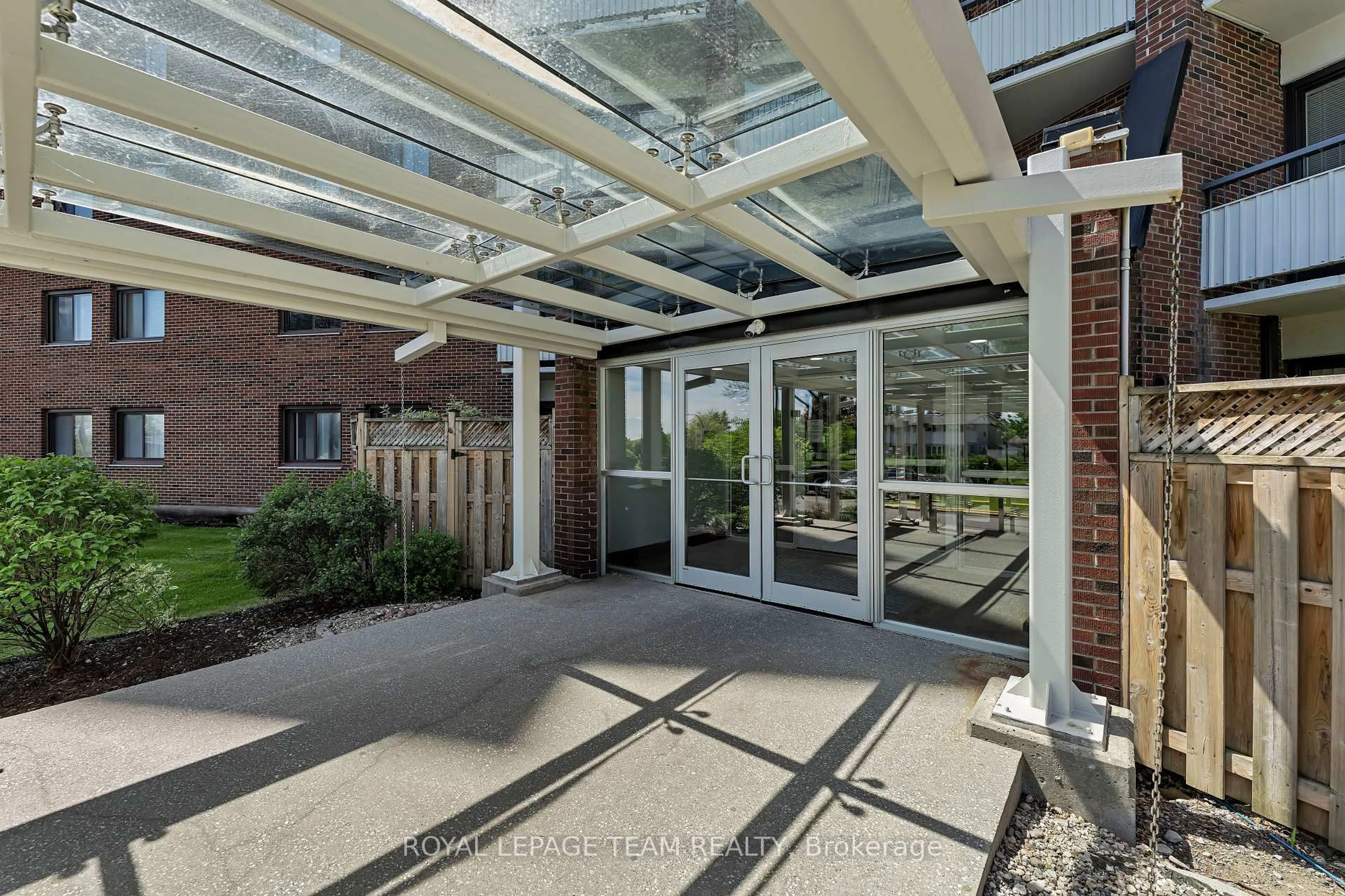 Unknown for 20 Chesterton Dr #707, Ottawa Ontario K2E 6Z7