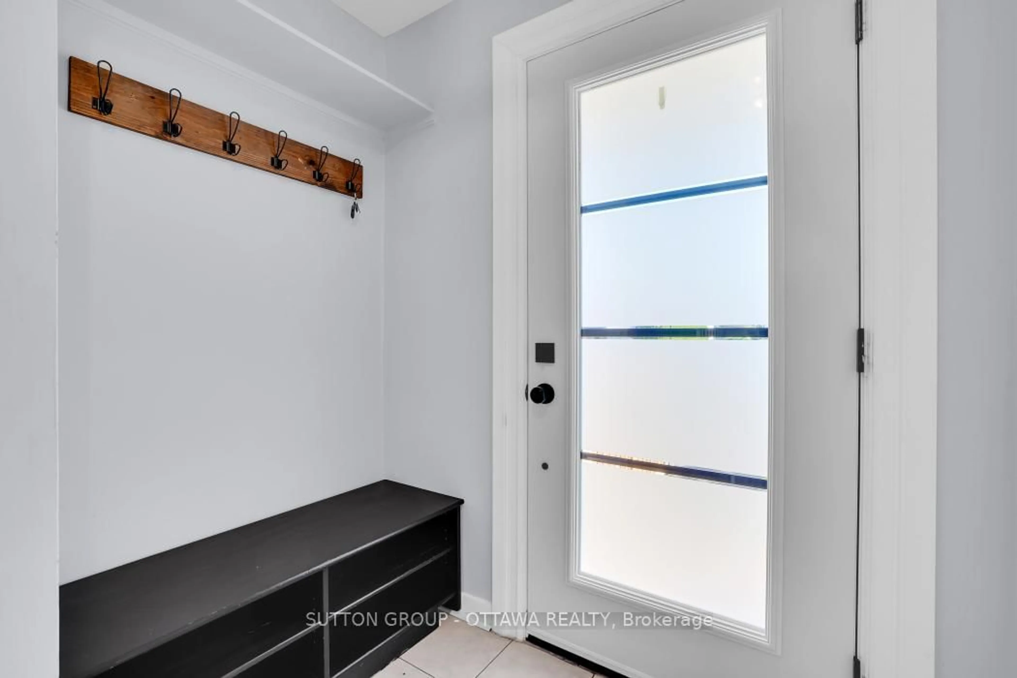 Indoor entryway for 1835 Marsala Cres #201, Orleans Ontario K4A 2E5
