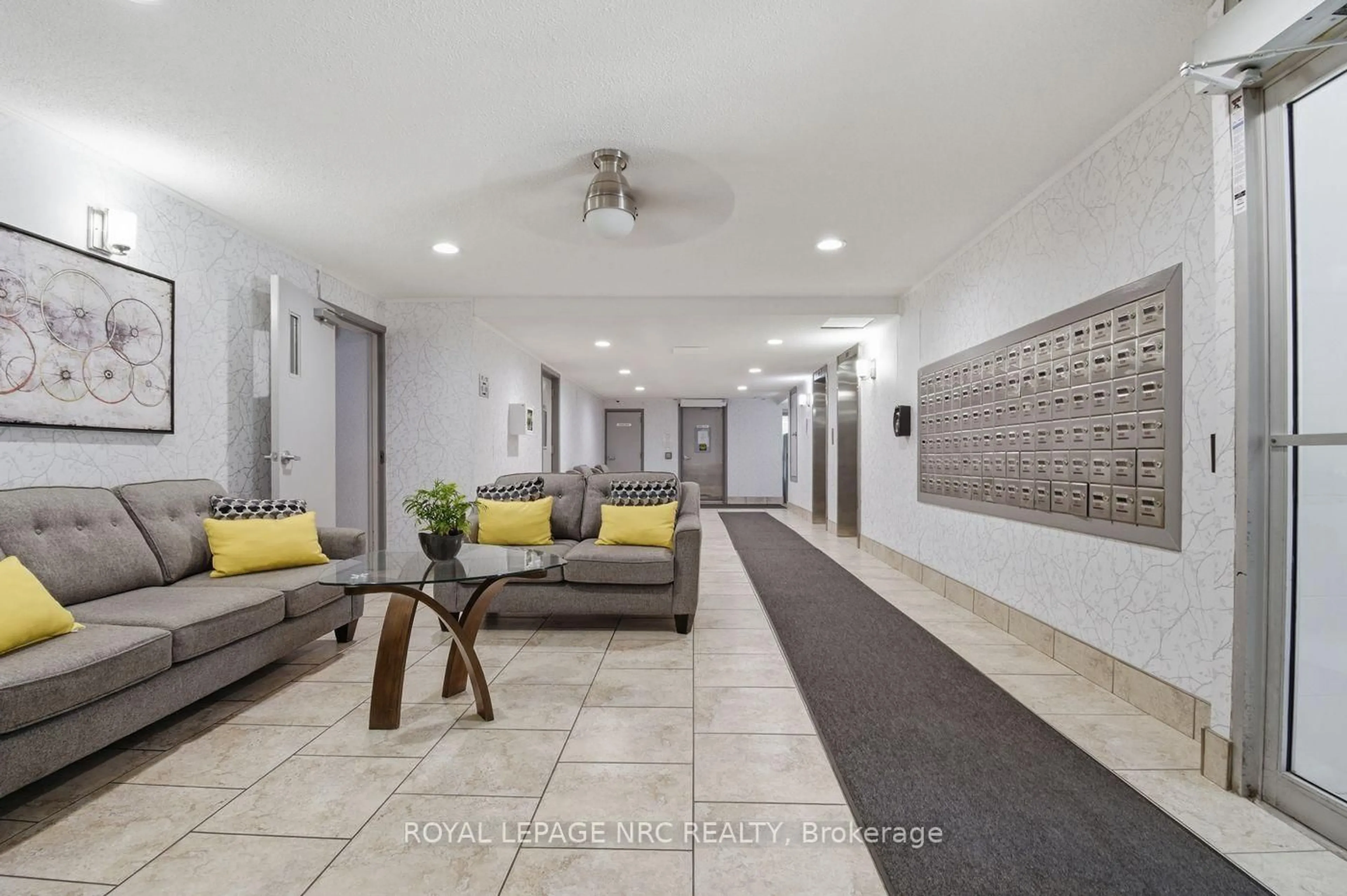 Lobby for 198 Scott St #117, St. Catharines Ontario L2N 5T3