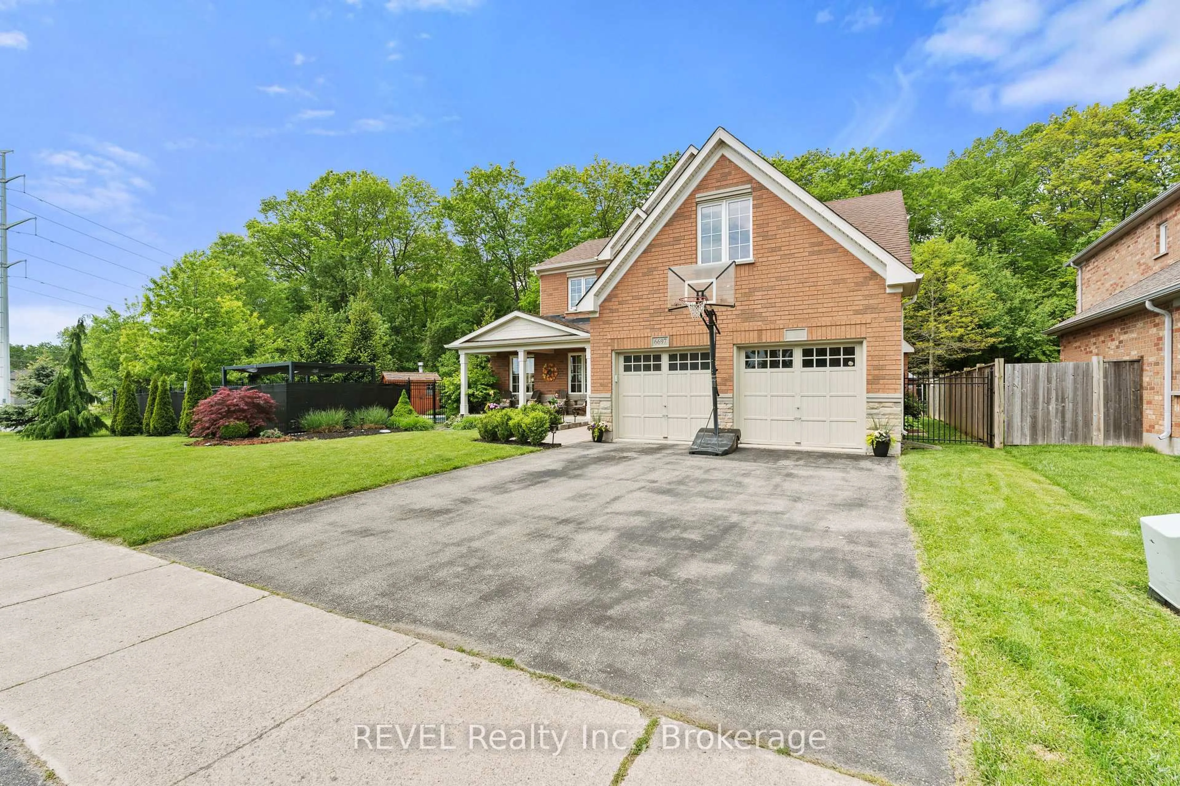 Home with brick exterior material, street for 6697 St Michael Ave, Niagara Falls Ontario L2E 1A1