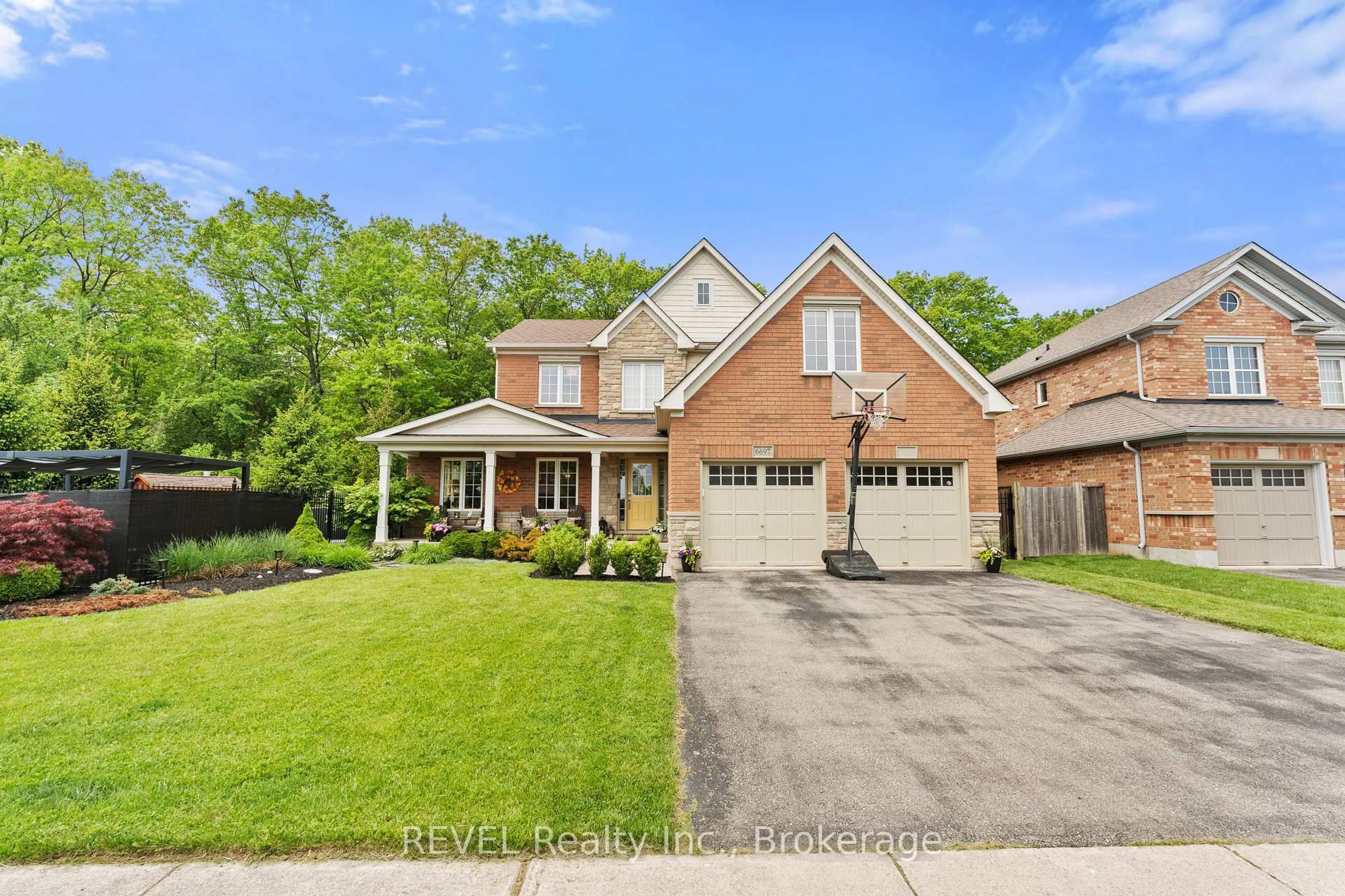 Home with brick exterior material, street for 6697 St Michael Ave, Niagara Falls Ontario L2E 1A1
