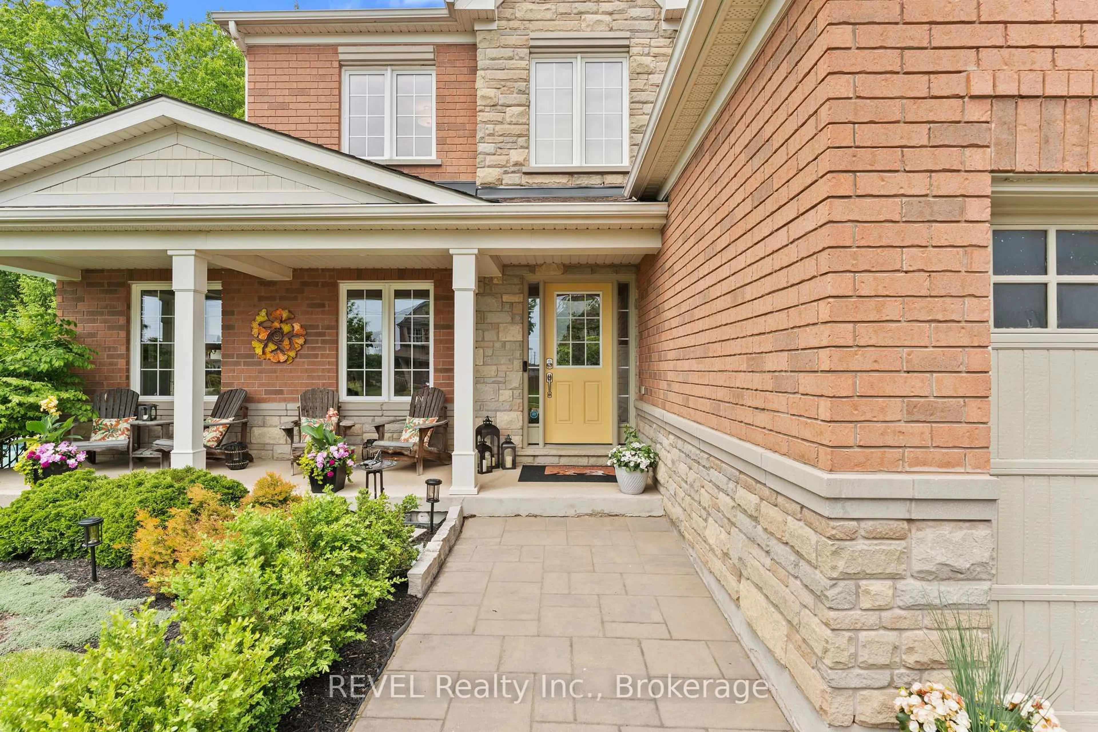 Home with brick exterior material, street for 6697 St Michael Ave, Niagara Falls Ontario L2E 1A1