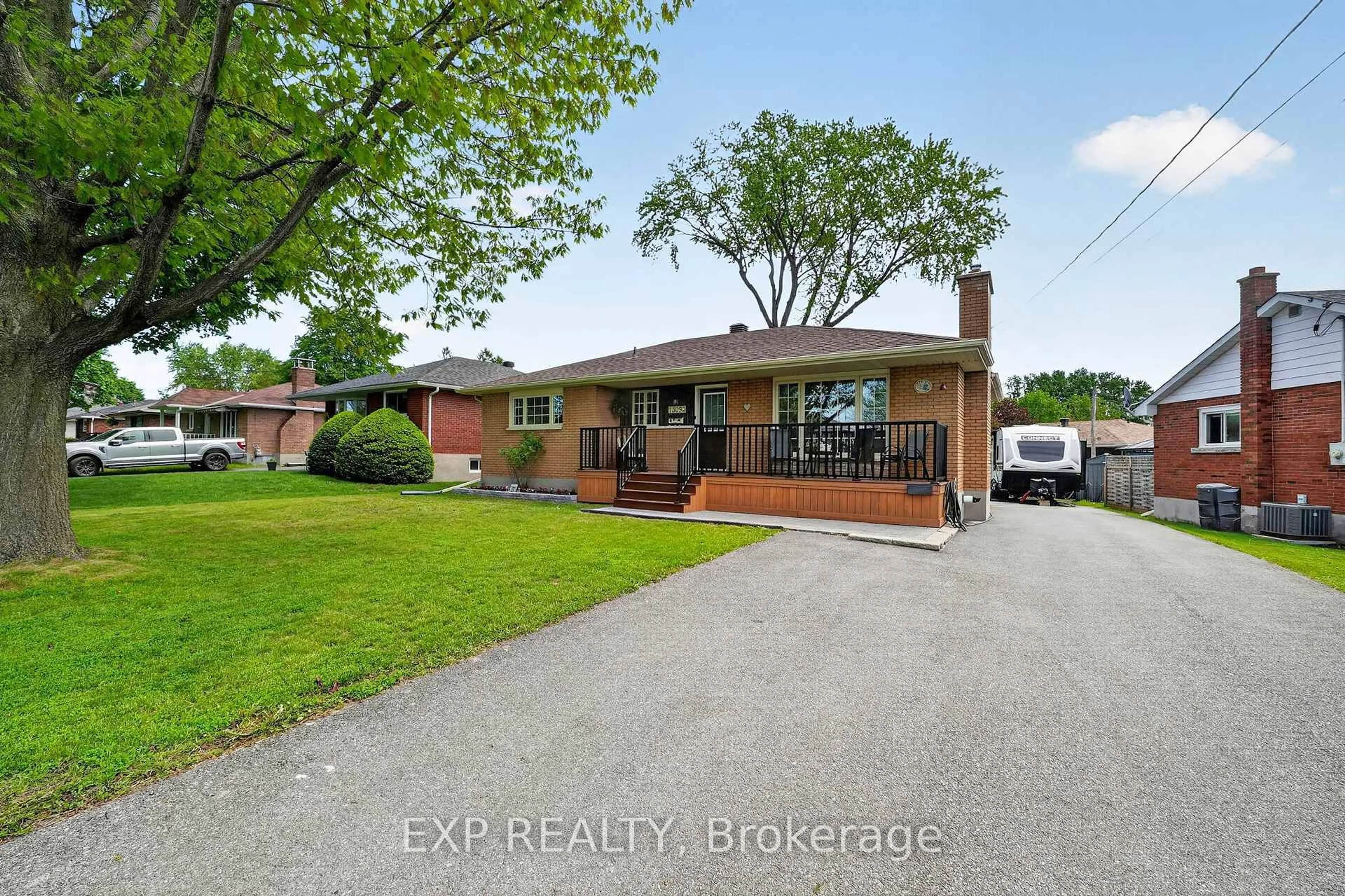 A pic from outside/outdoor area/front of a property/back of a property/a pic from drone, street for 1309 Newark Ave, Cornwall Ontario K6J 4X1