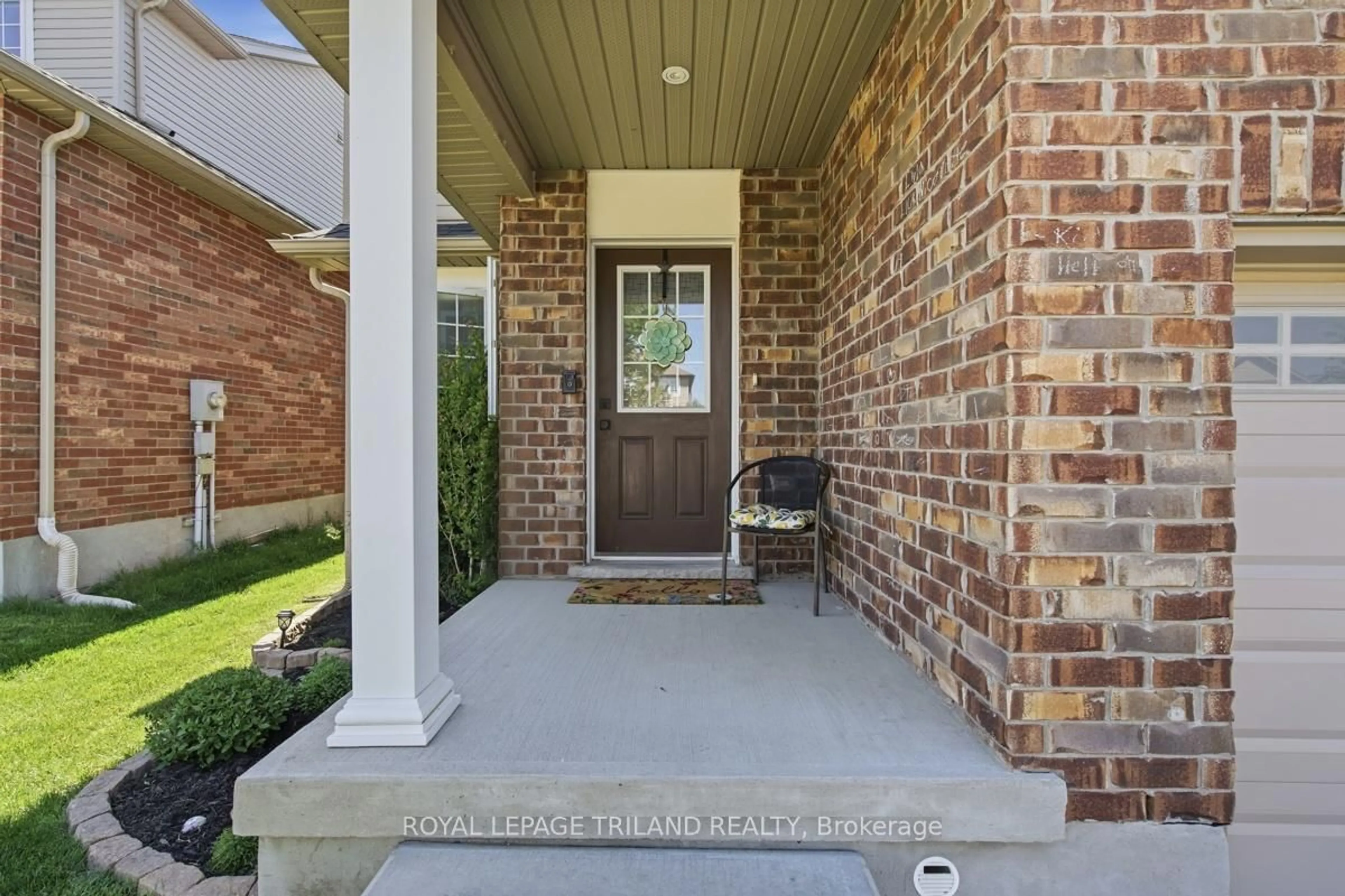 Indoor entryway for 2700 Foxbend Link, London North Ontario N6G 0M7