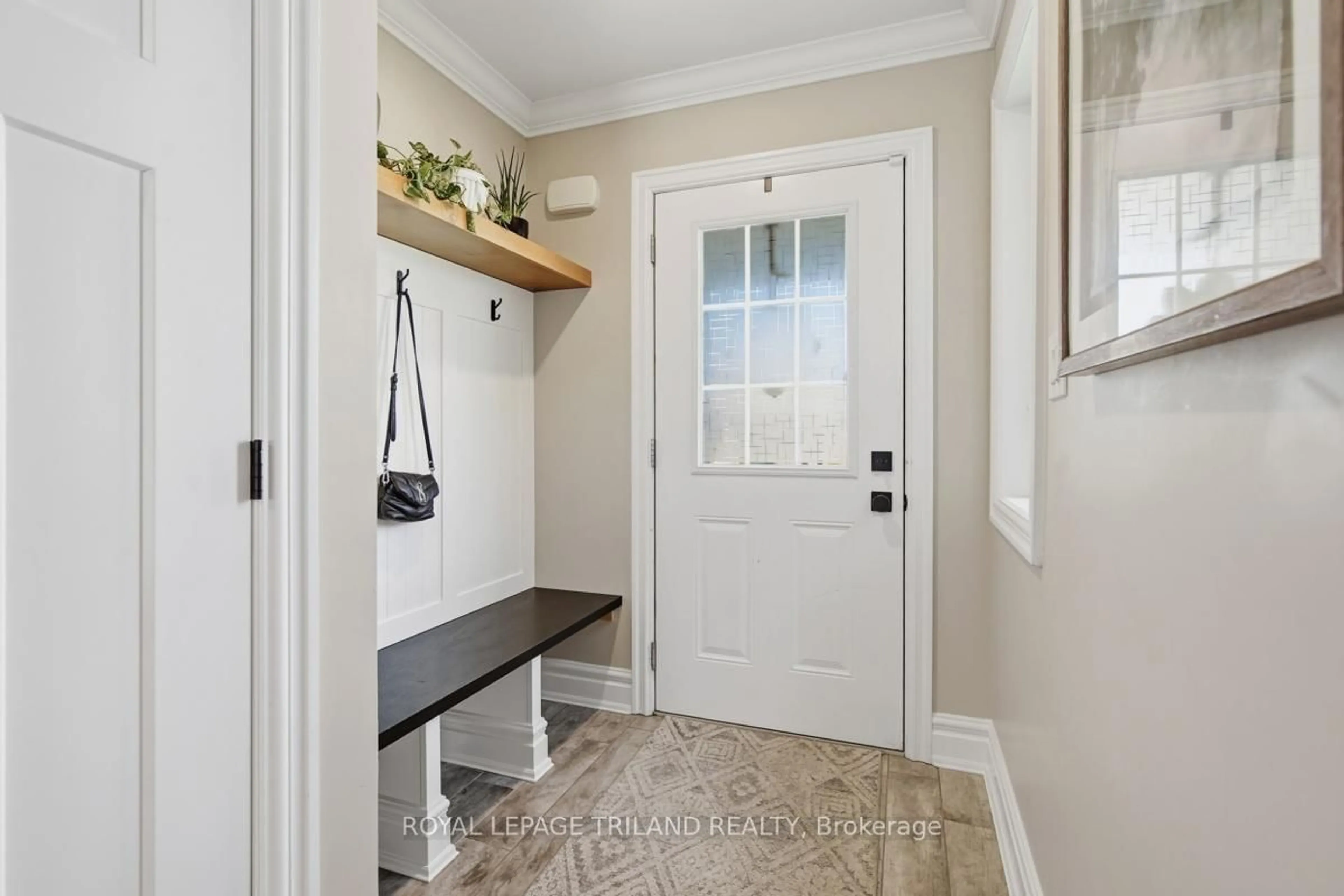 Indoor entryway for 2700 Foxbend Link, London North Ontario N6G 0M7