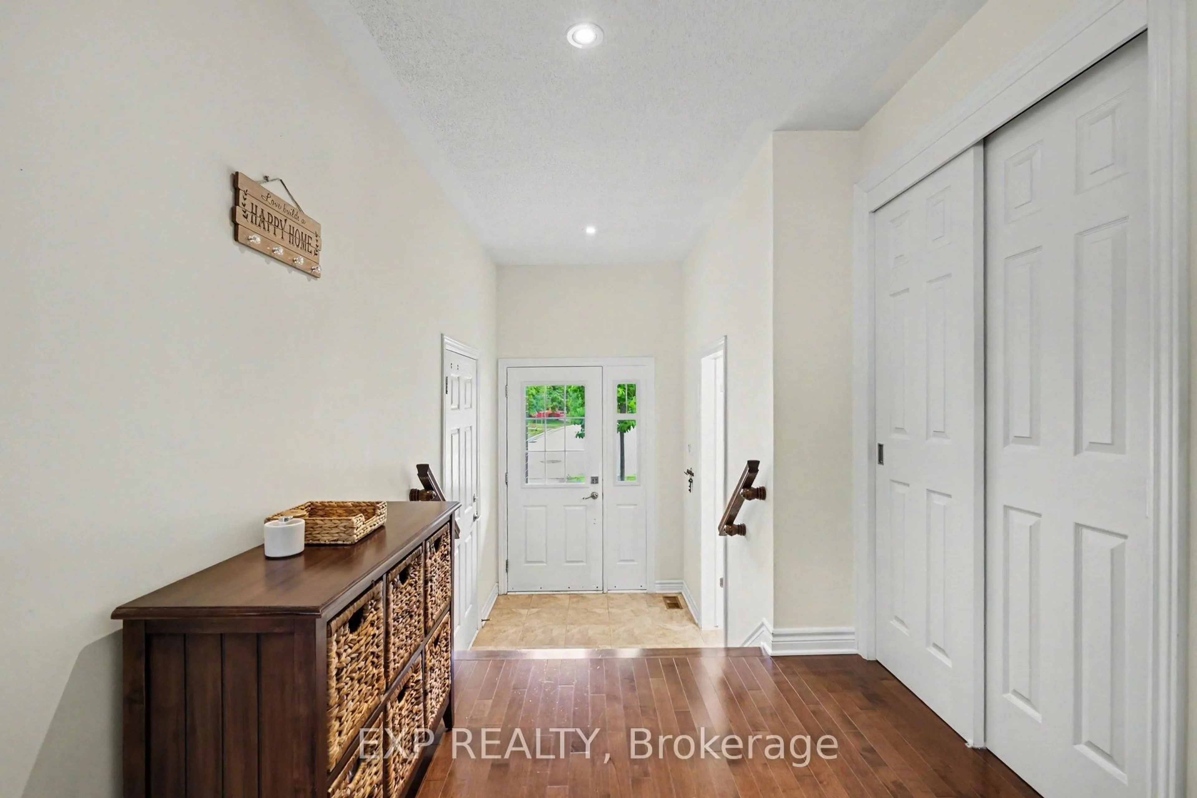 Indoor entryway for 267 Garrity Cres, Ottawa Ontario K2J 3T6