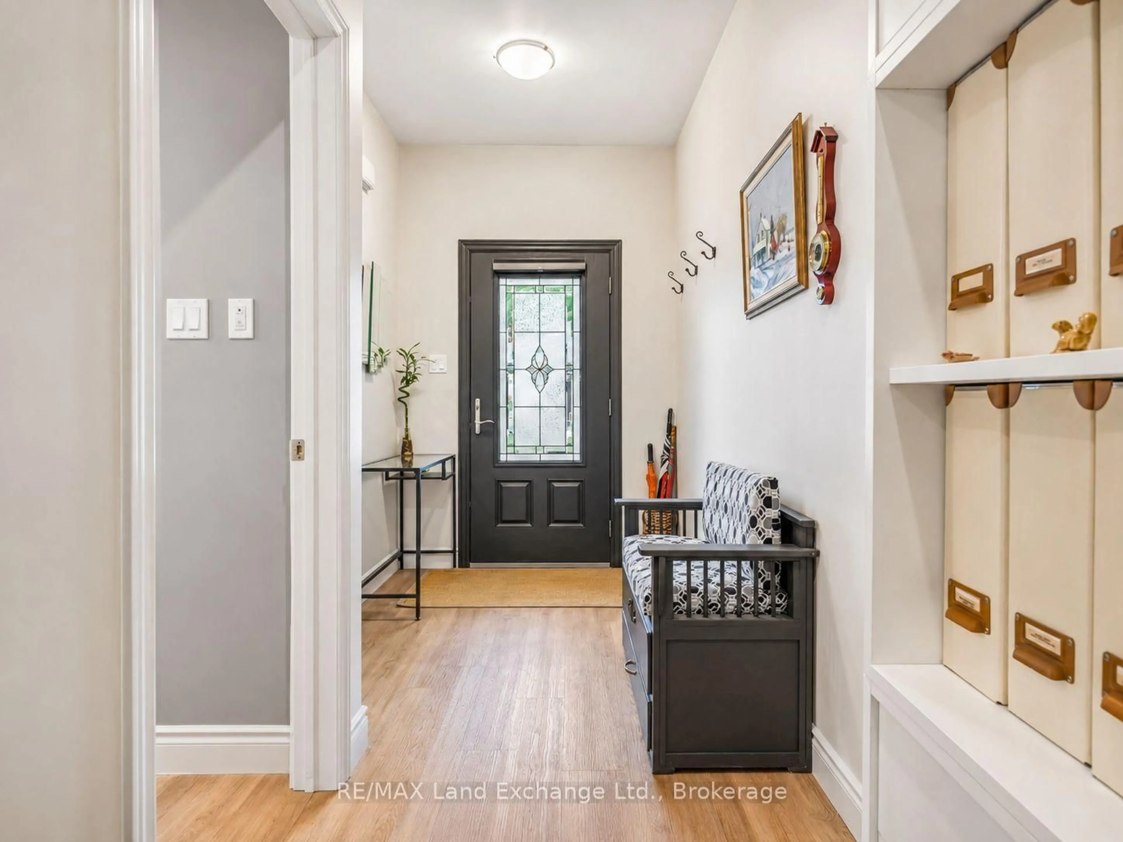 Indoor entryway for 775 Campbell Ave #1, Kincardine Ontario N2Z 0H2