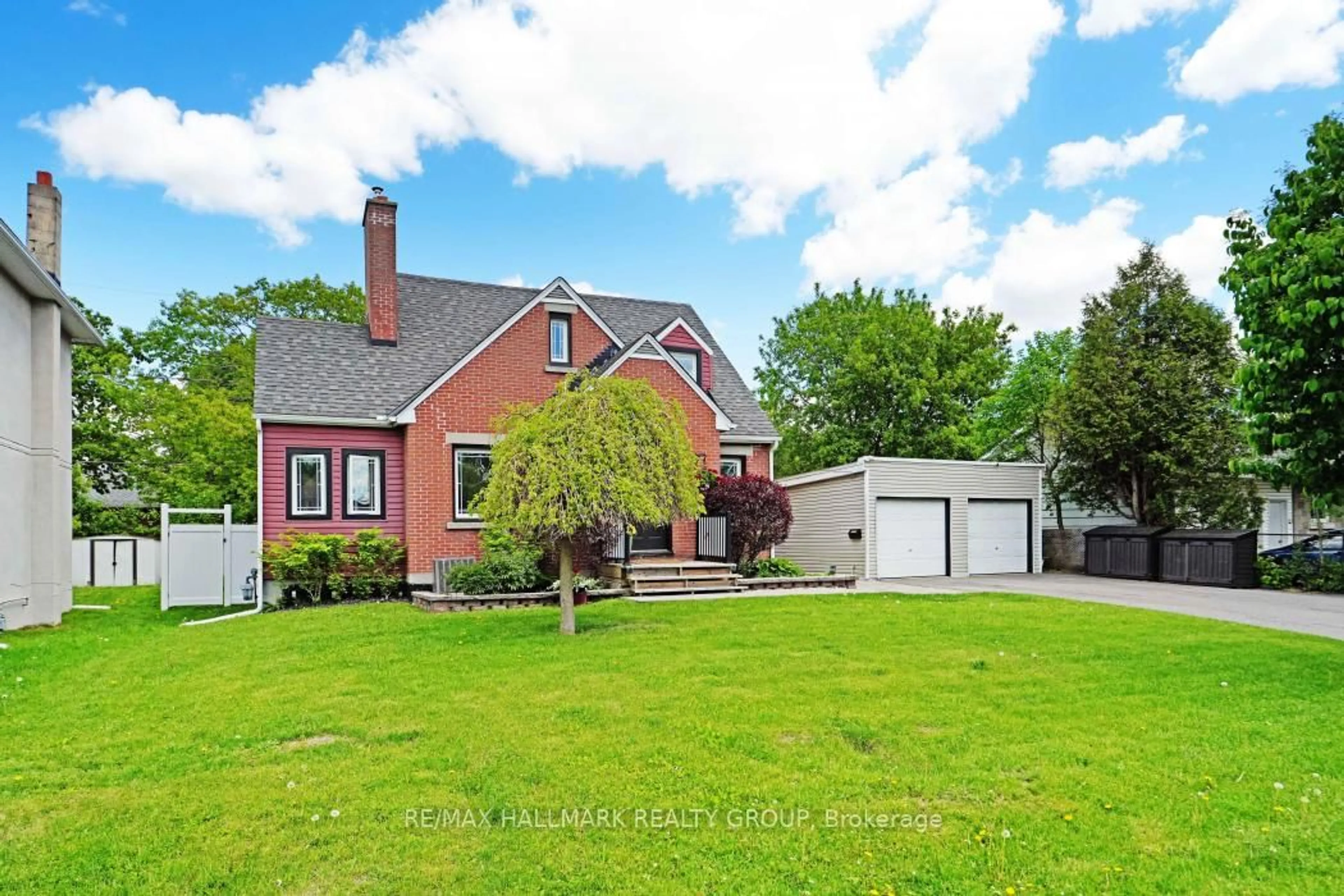 A pic from outside/outdoor area/front of a property/back of a property/a pic from drone, street for 2481 Chasseur Ave, Ottawa Ontario K1V 8E7