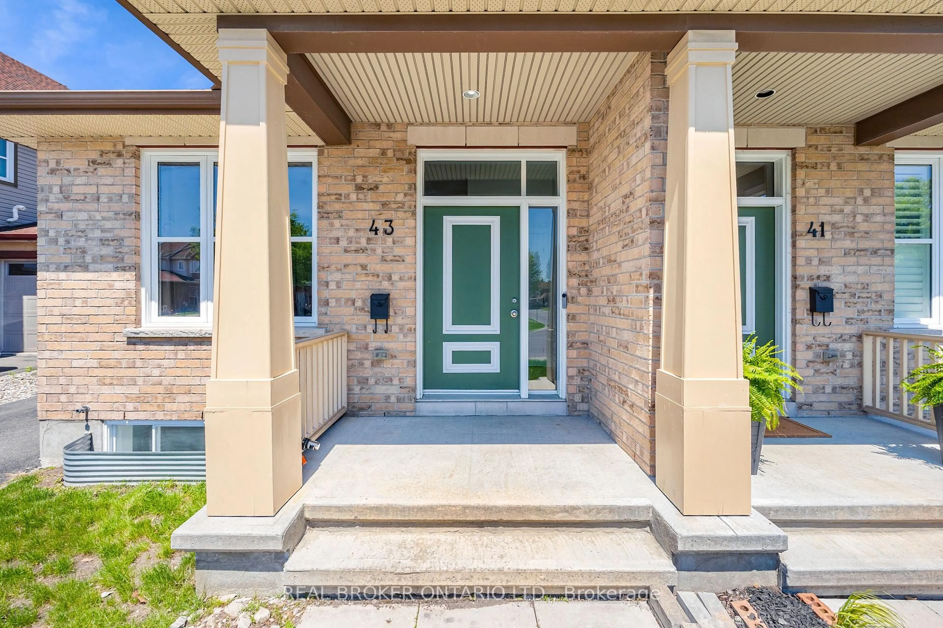Indoor entryway for 43 Claridge Dr, Ottawa Ontario K2J 5A3