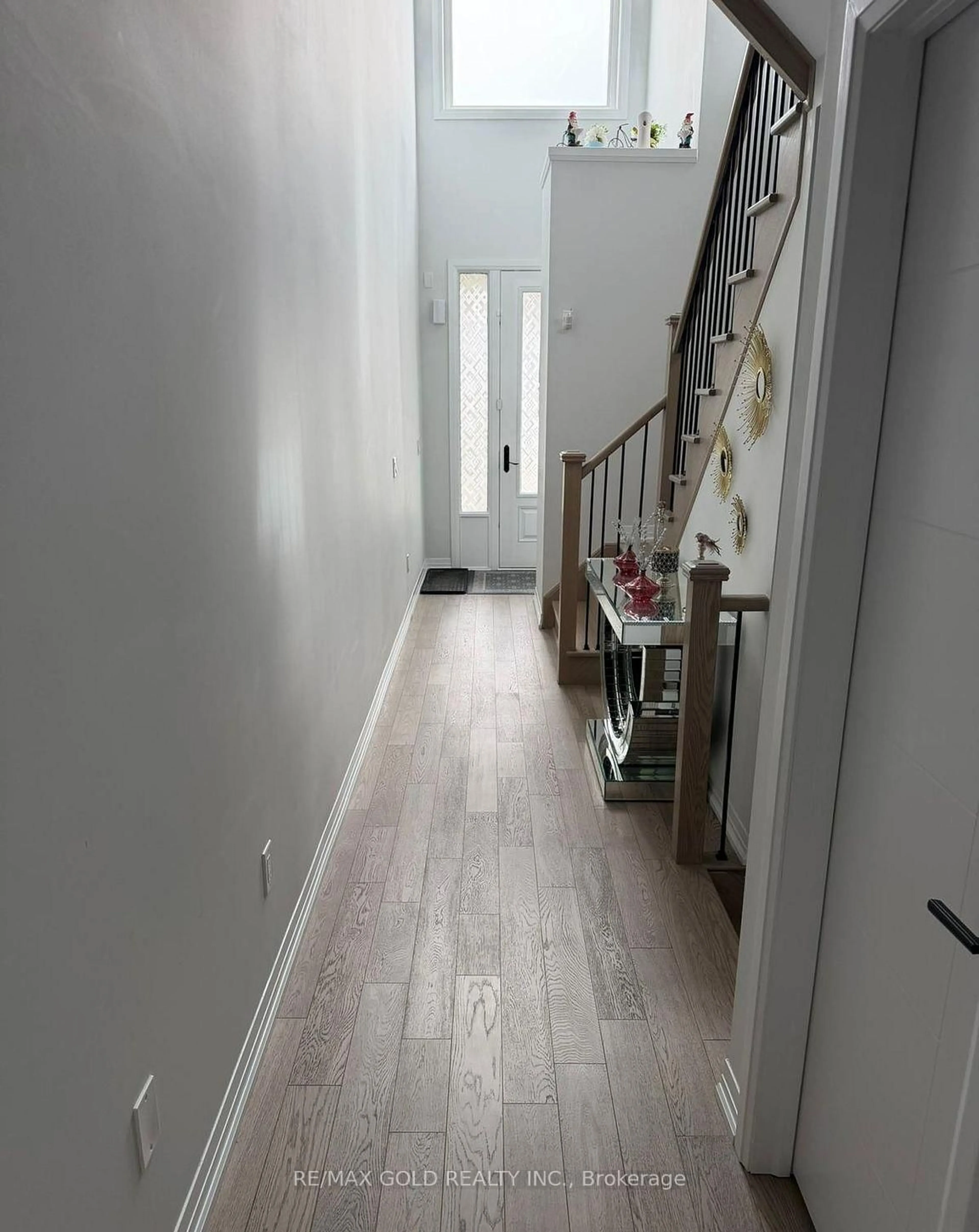 Indoor entryway for 109 Silverwood Cres, Woodstock Ontario N4T 0M5