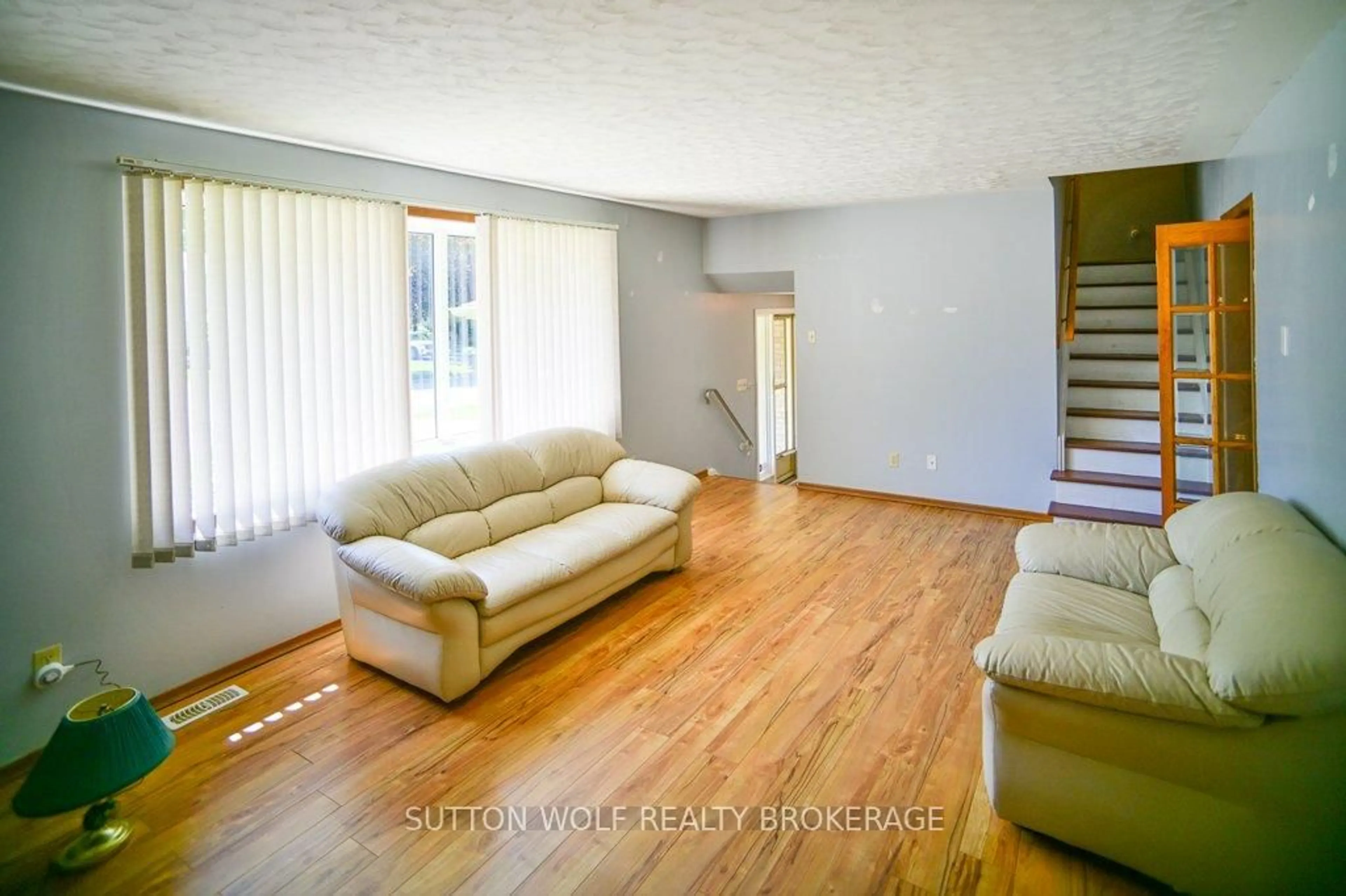 Living room with furniture, wood/laminate floor for 106 Stanhope Pl, London South Ontario N6C 4W8