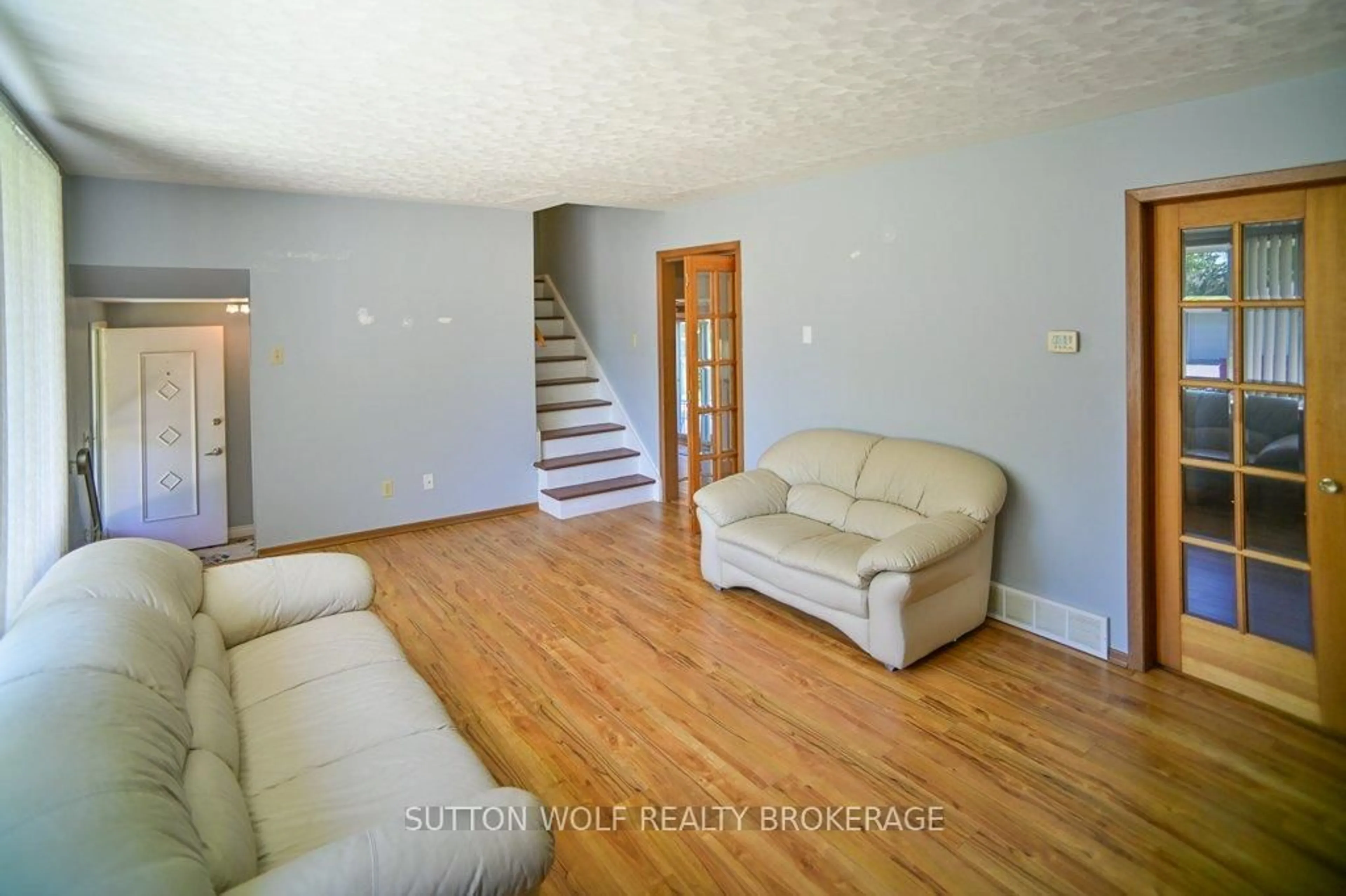Living room with furniture, unknown for 106 Stanhope Pl, London South Ontario N6C 4W8