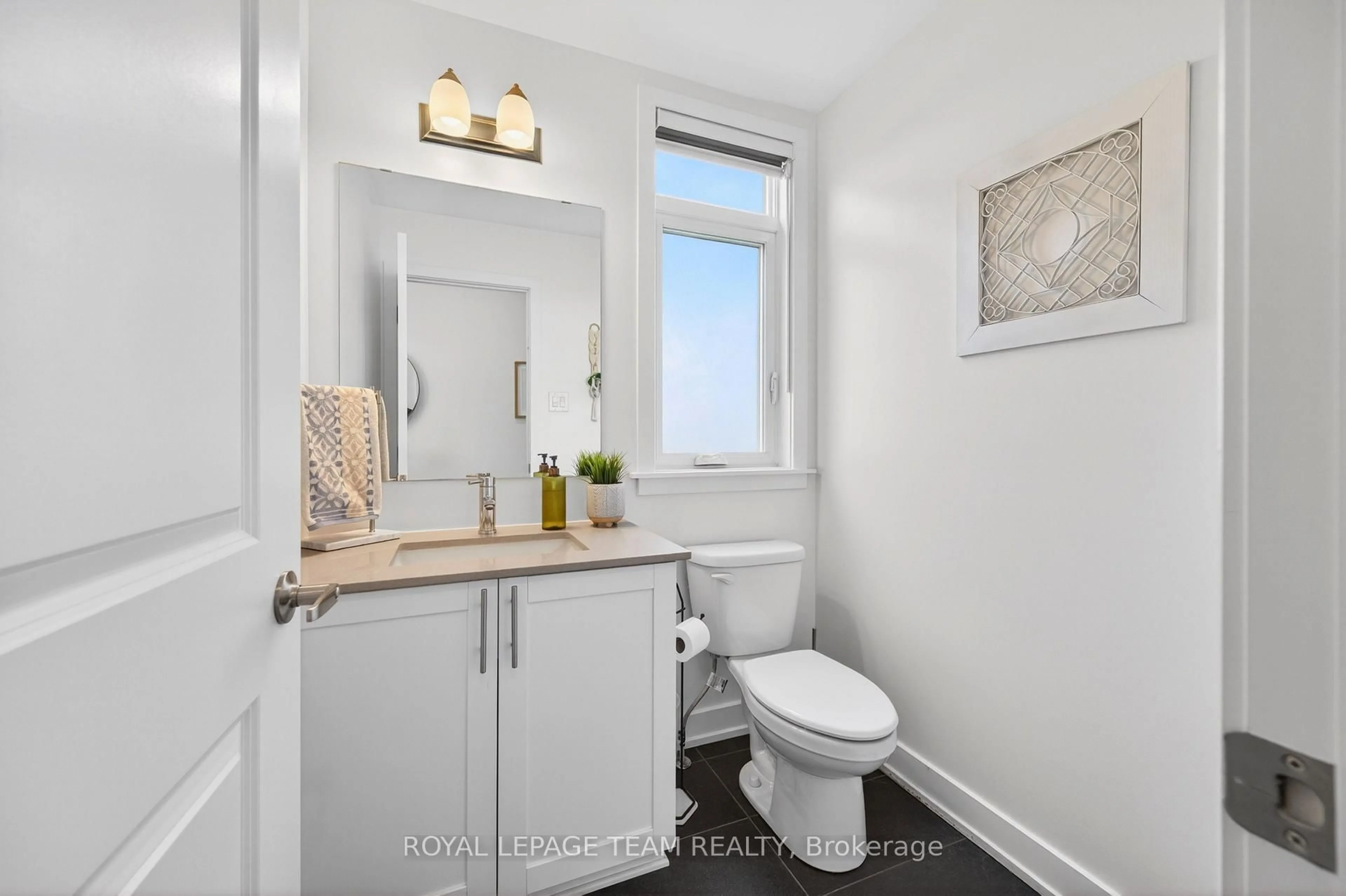 Standard bathroom, ceramic/tile floor for 160 Highgarden Terr, Ottawa Ontario K1T 0W1