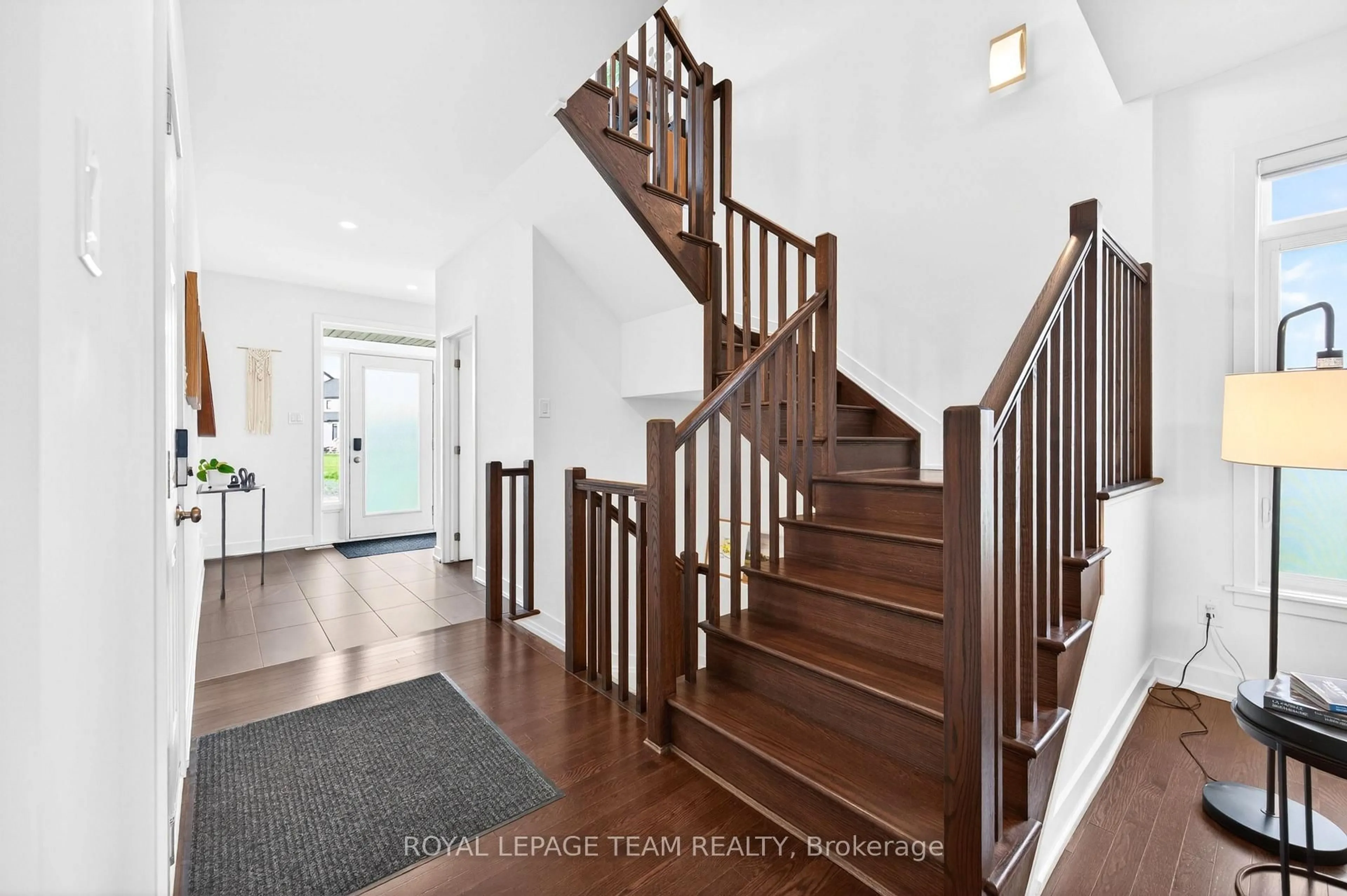 Stairs for 160 Highgarden Terr, Ottawa Ontario K1T 0W1