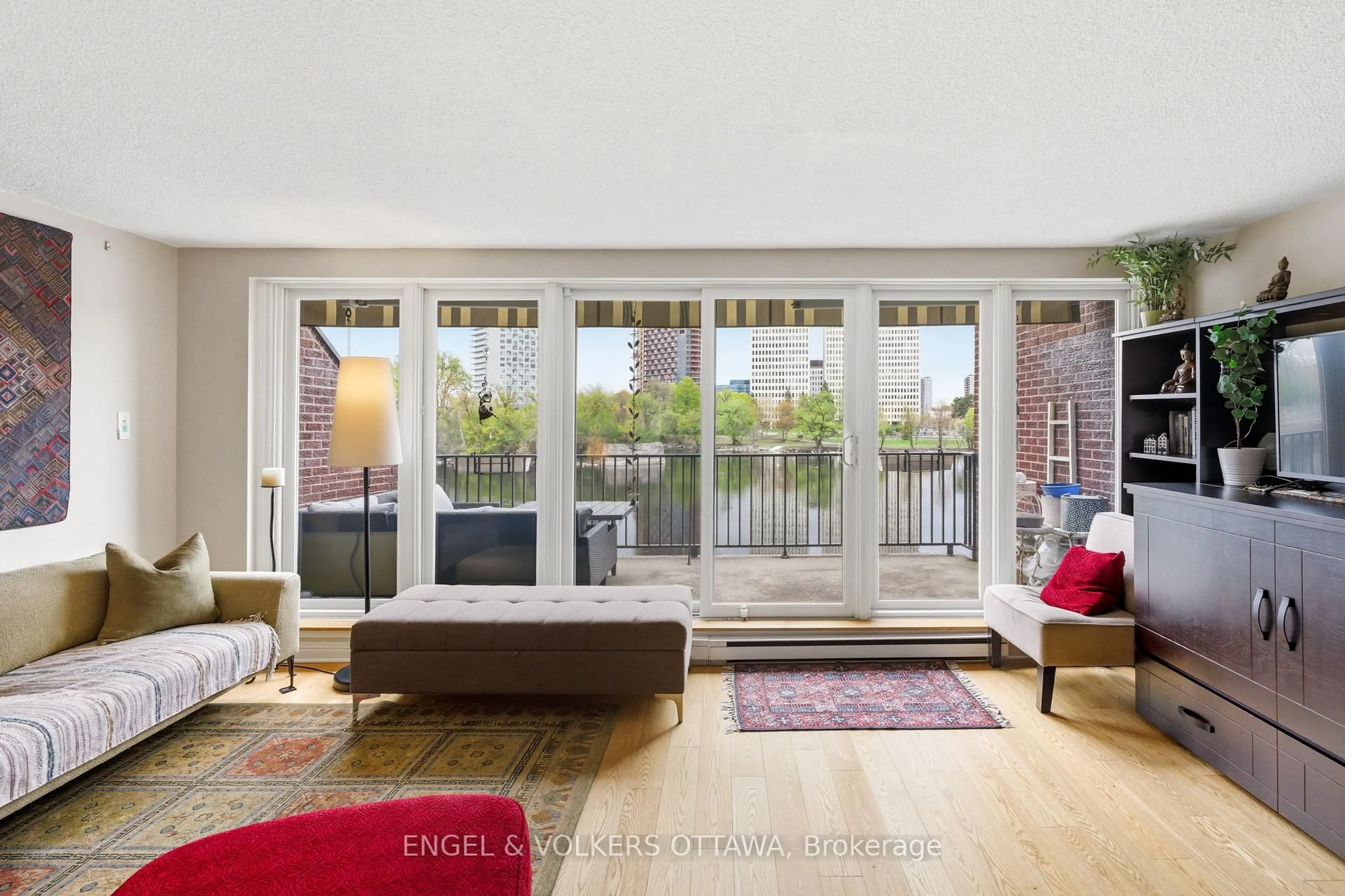 Unknown for 555 WILBROD St #103, Ottawa Ontario K1N 5R4