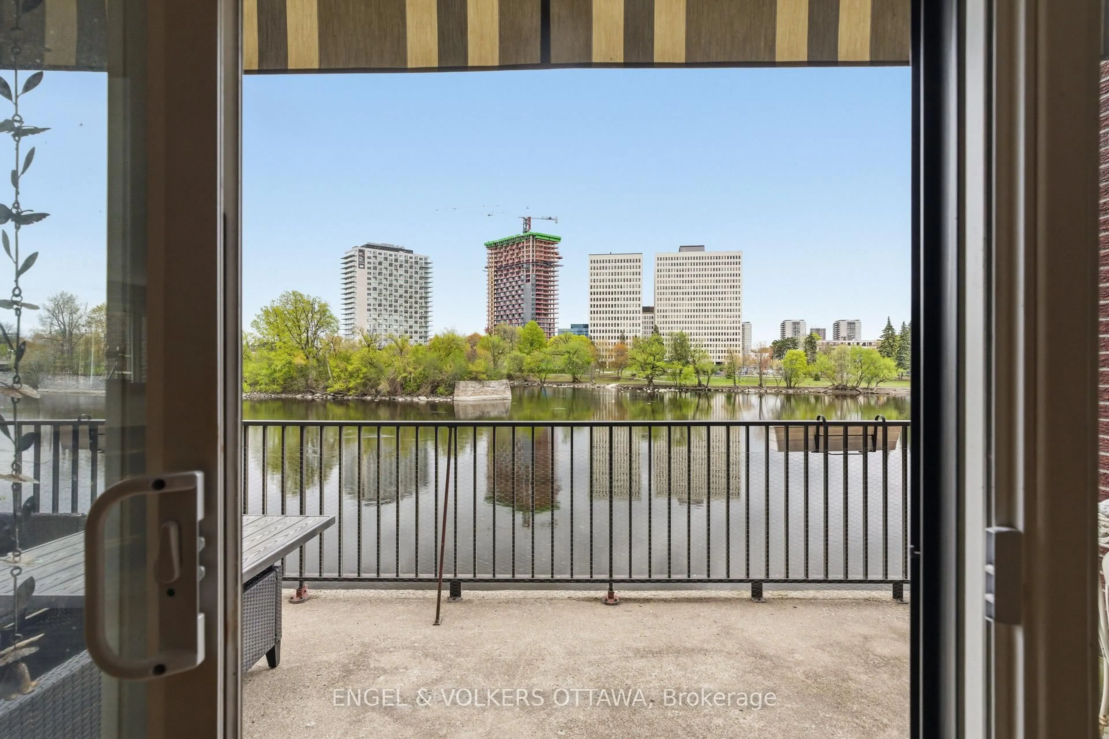 Balcony in the apartment, water/lake/river/ocean view for 555 WILBROD St #103, Ottawa Ontario K1N 5R4