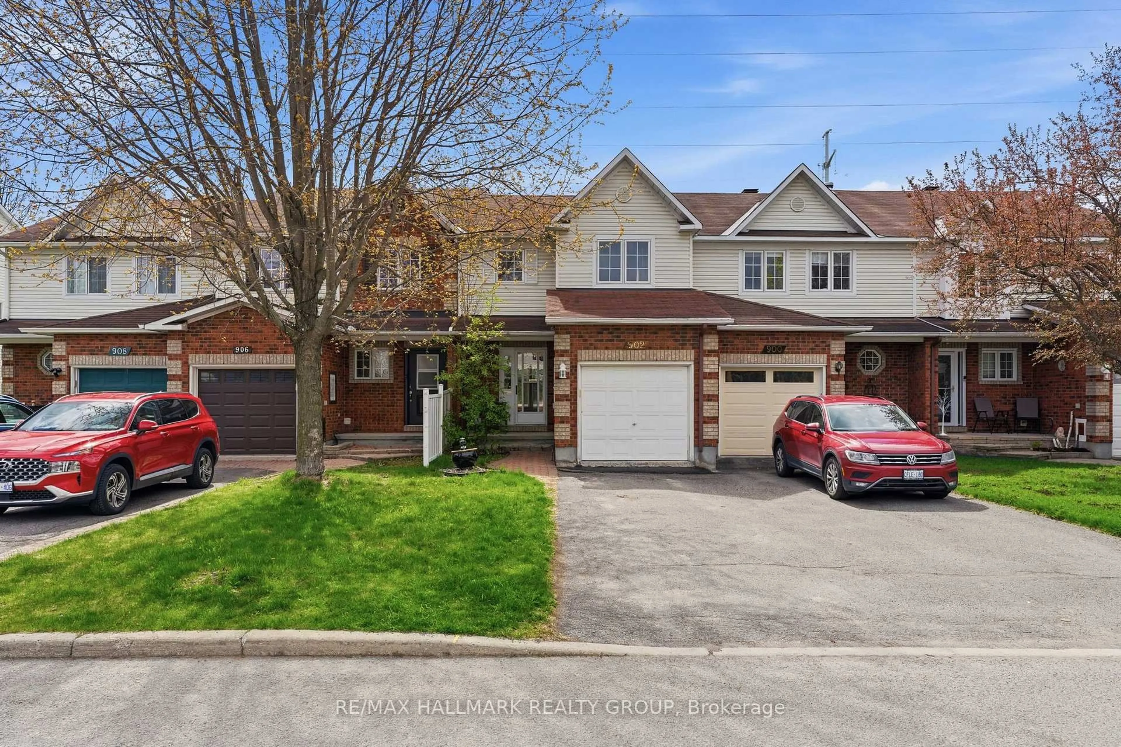 Unknown for 902 Paradise Cres, Ottawa Ontario K4A 3S5