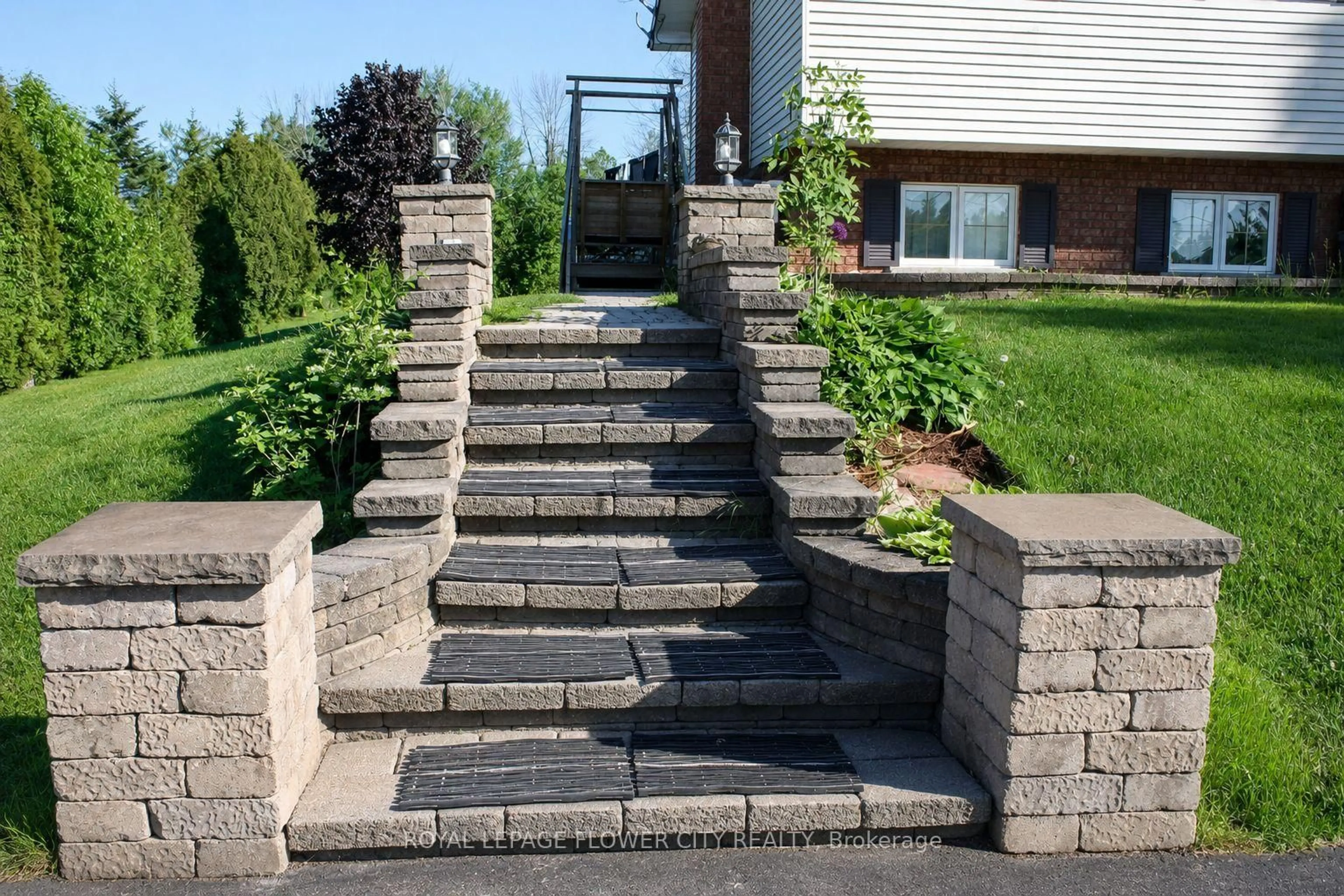 Stairs for 18528 Paragon Rd, South Glengarry Ontario K6H 5R5