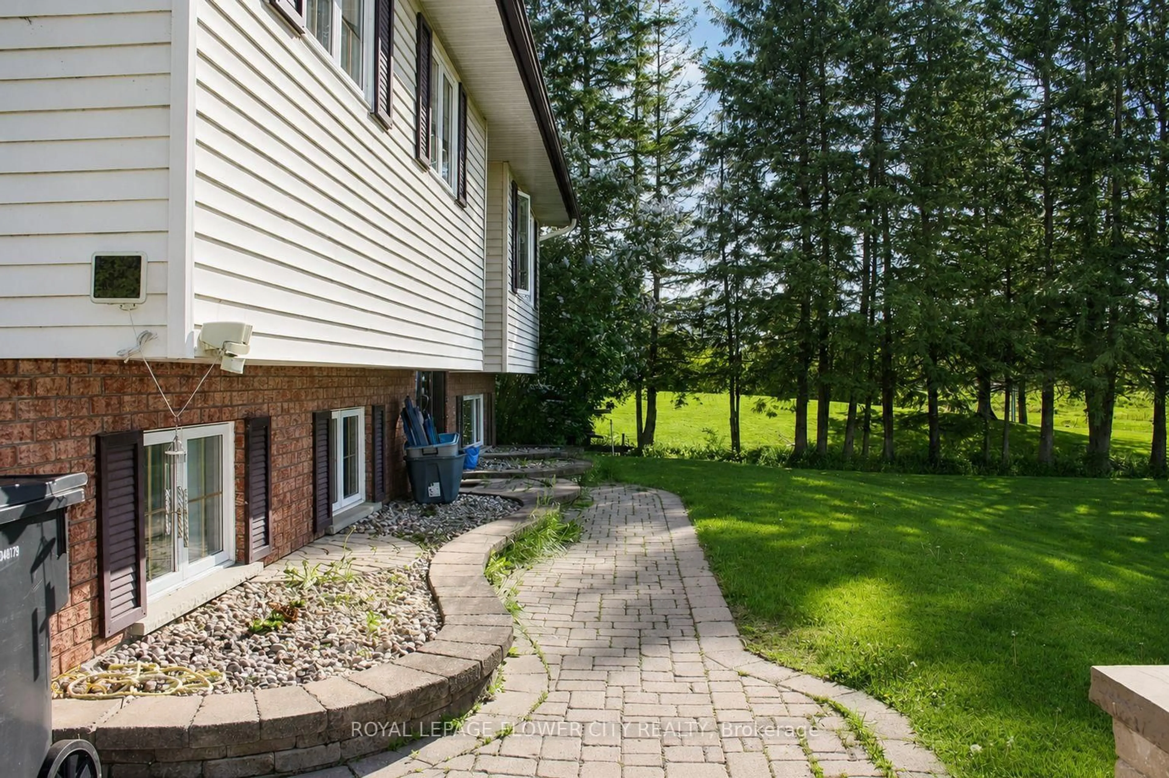 Patio, unknown for 18528 Paragon Rd, South Glengarry Ontario K6H 5R5