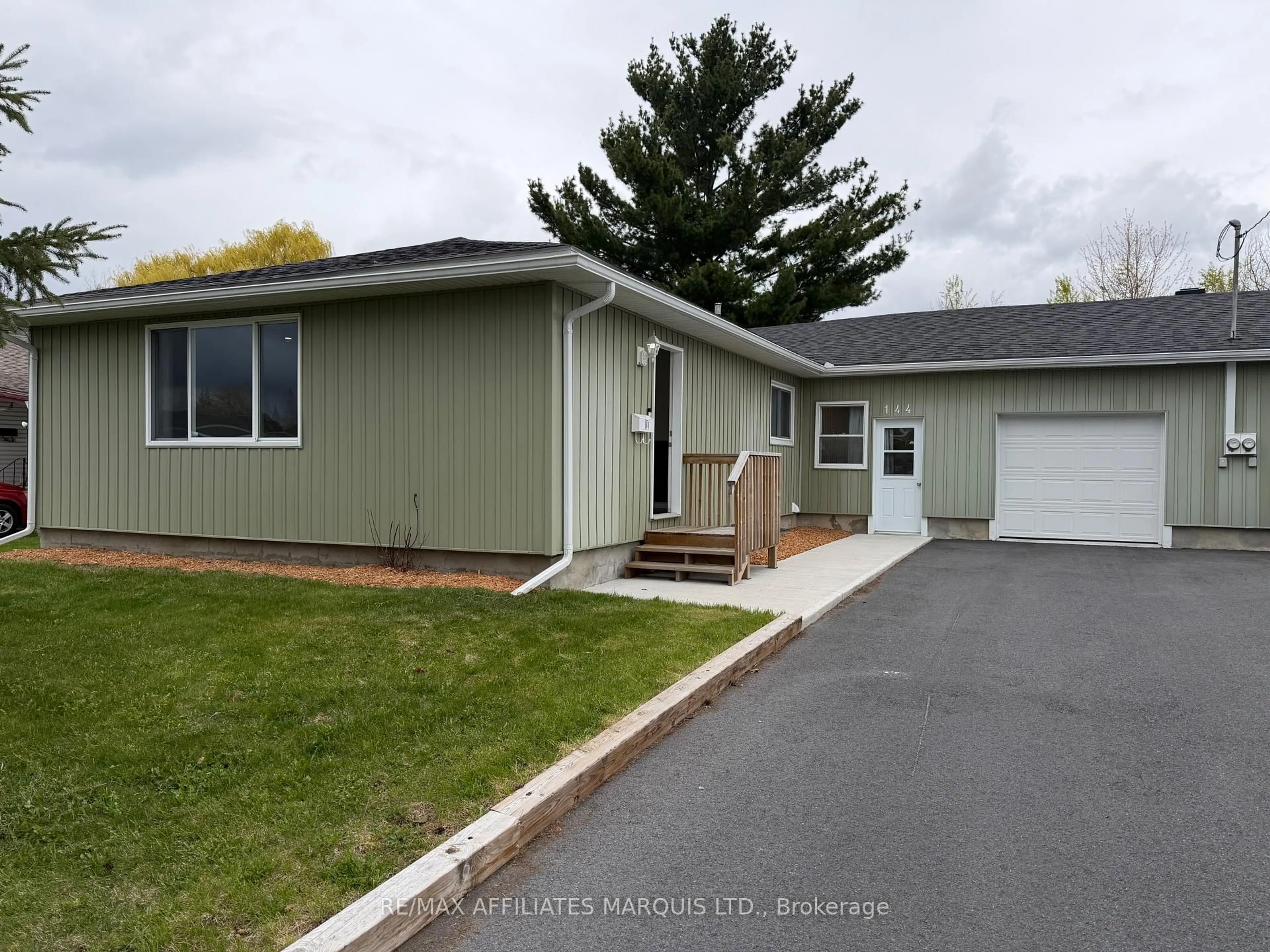 Home with vinyl exterior material, street for 144 Elsie Ave, Cornwall Ontario K6J 3L9