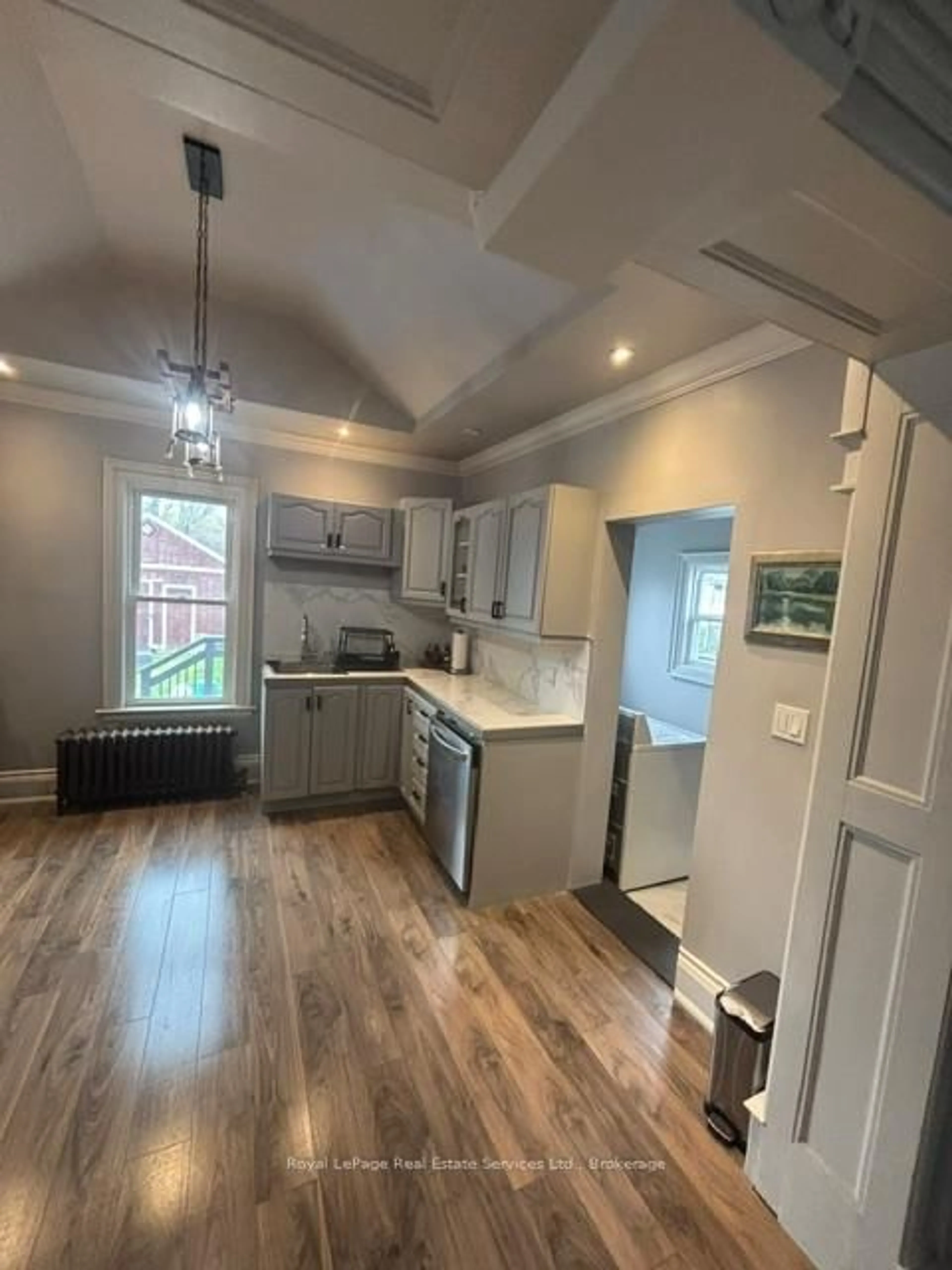 Open concept kitchen, wood/laminate floor for 25 Isabel St, Port Colborne Ontario L3K 4W6