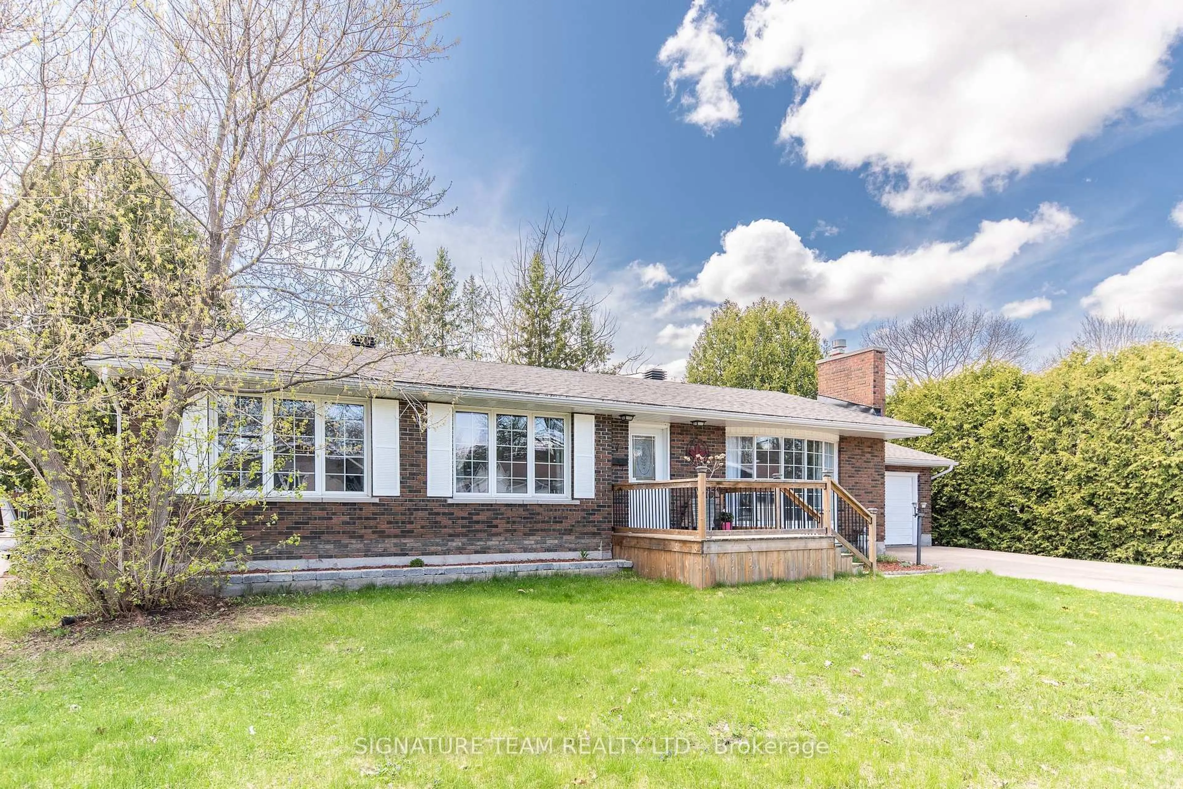 Home with brick exterior material, street for 7 Mary St, Petawawa Ontario K8H 1R6