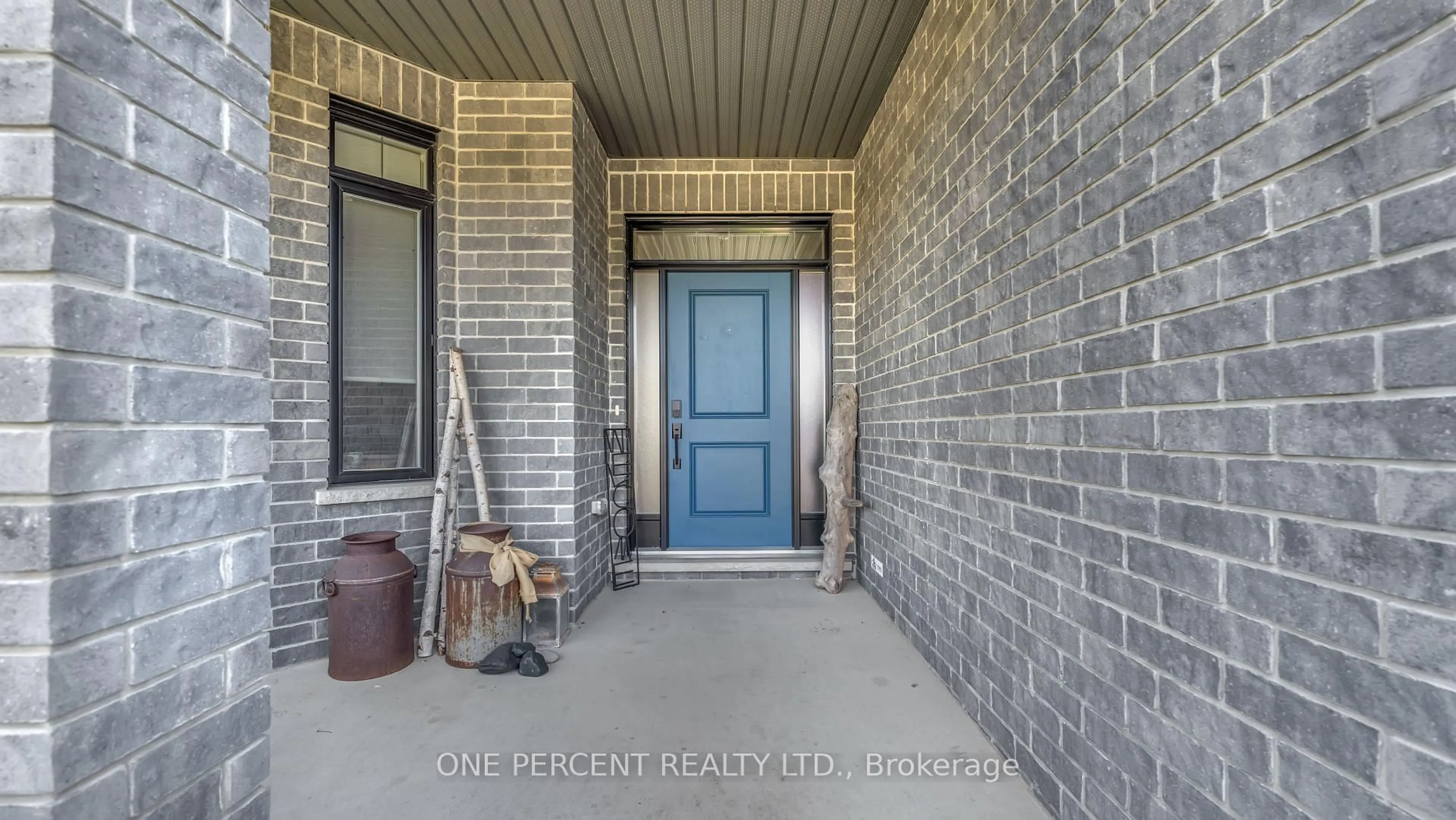 Indoor entryway for 16 PEREGRINE Ave, Middlesex Centre Ontario N0L 1R0