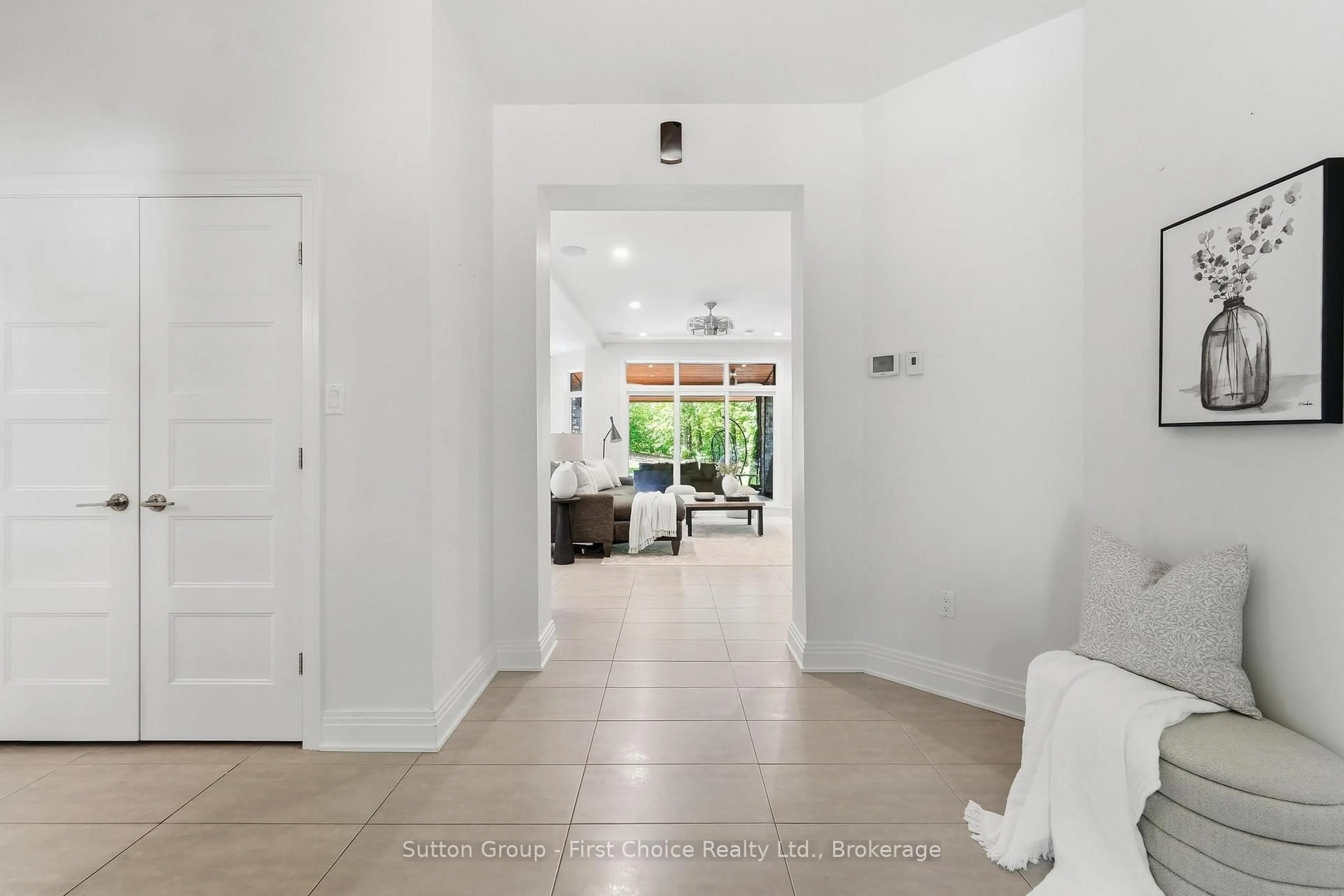 Indoor entryway for 9924 Pinery Lane, Lambton Shores Ontario N0M 1T0