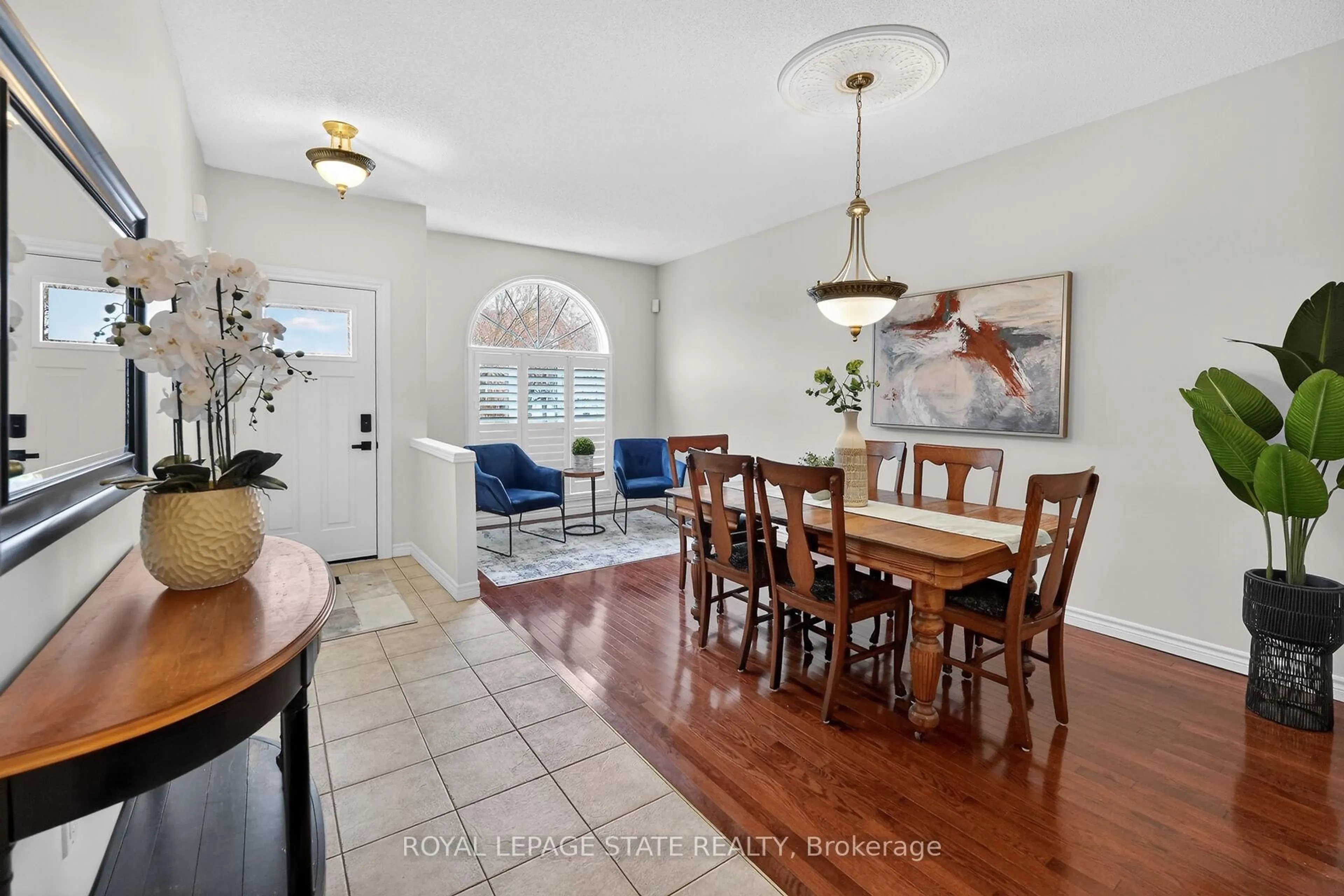 Dining room, ceramic/tile floor for 83 Morrison Cres, Grimsby Ontario L3M 5K5