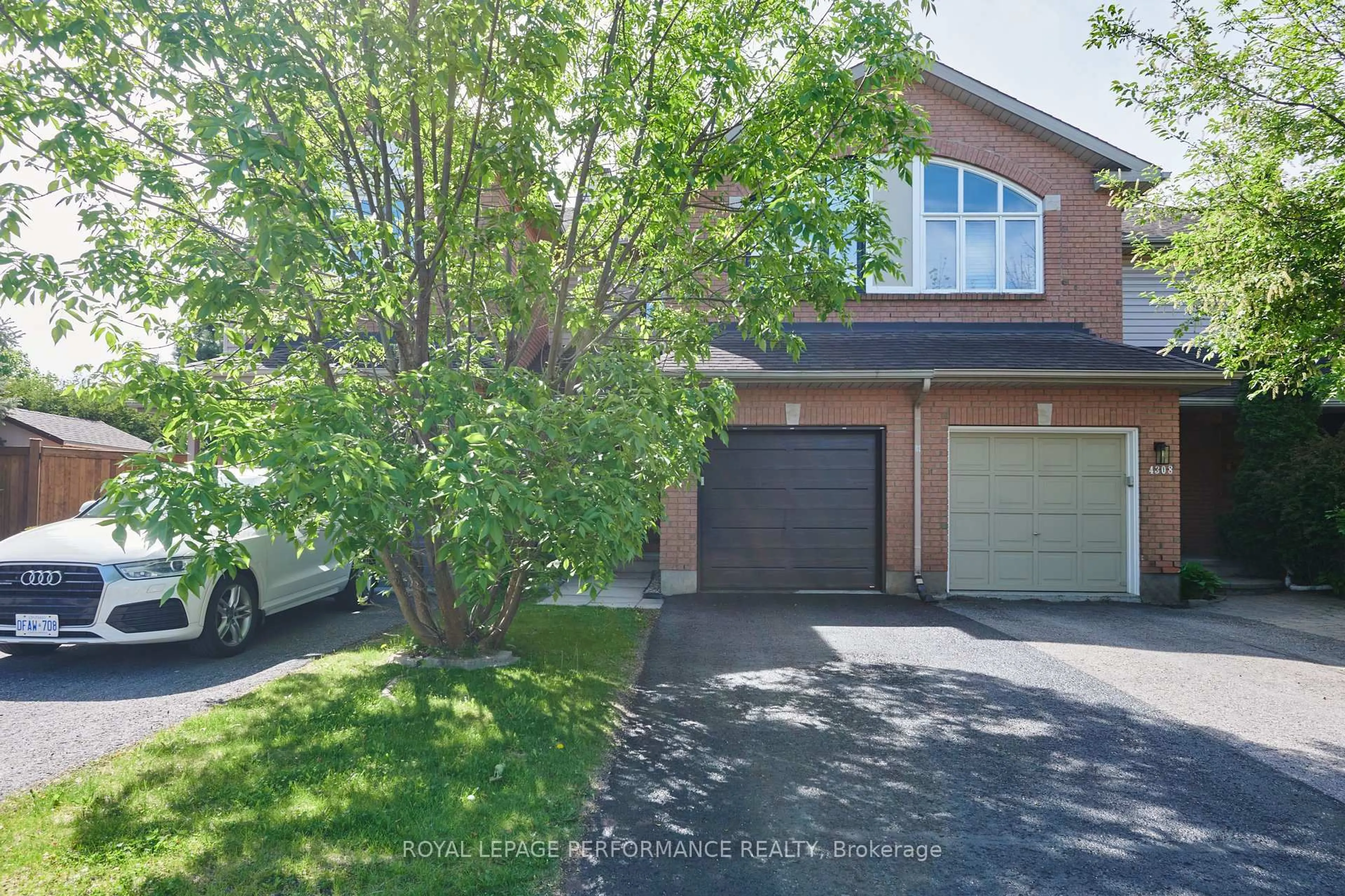 A pic from outside/outdoor area/front of a property/back of a property/a pic from drone, street for 4310 Sunwood Cres, Ottawa Ontario K1J 1B9