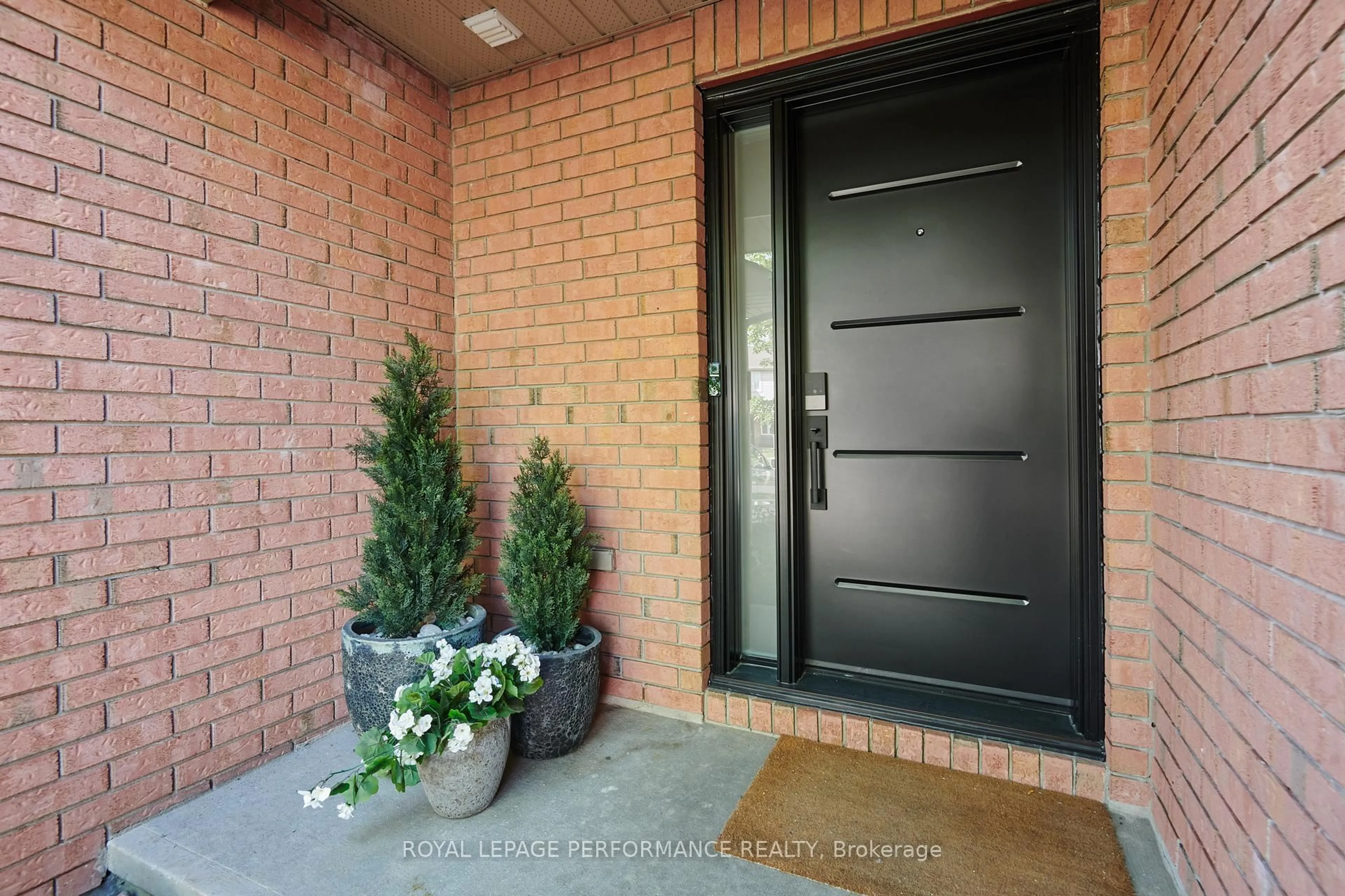 Indoor entryway for 4310 Sunwood Cres, Ottawa Ontario K1J 1B9
