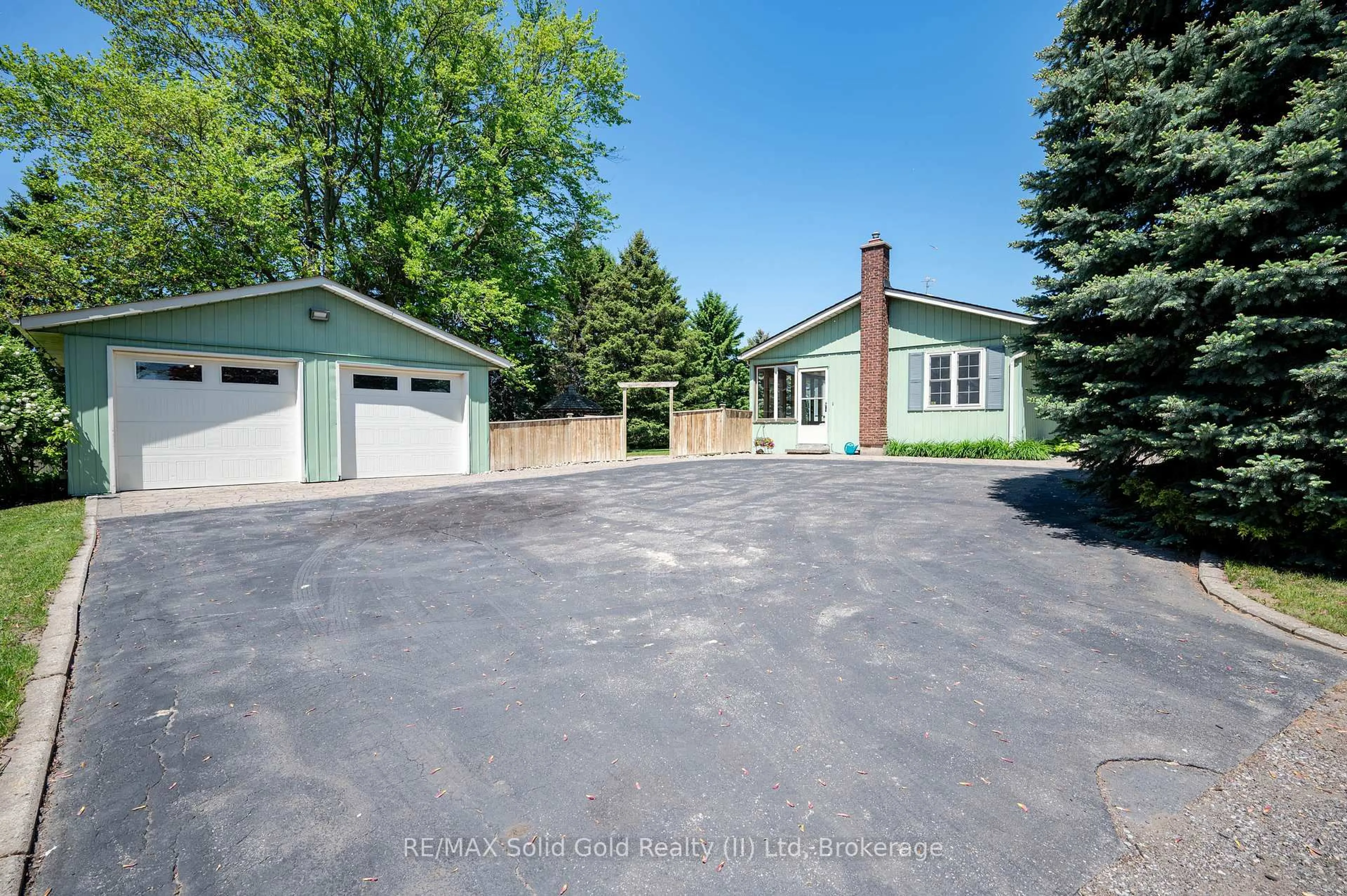 A pic from outside/outdoor area/front of a property/back of a property/a pic from drone, unknown for 1068 Cameron Rd, North Dumfries Ontario N0B 1E0