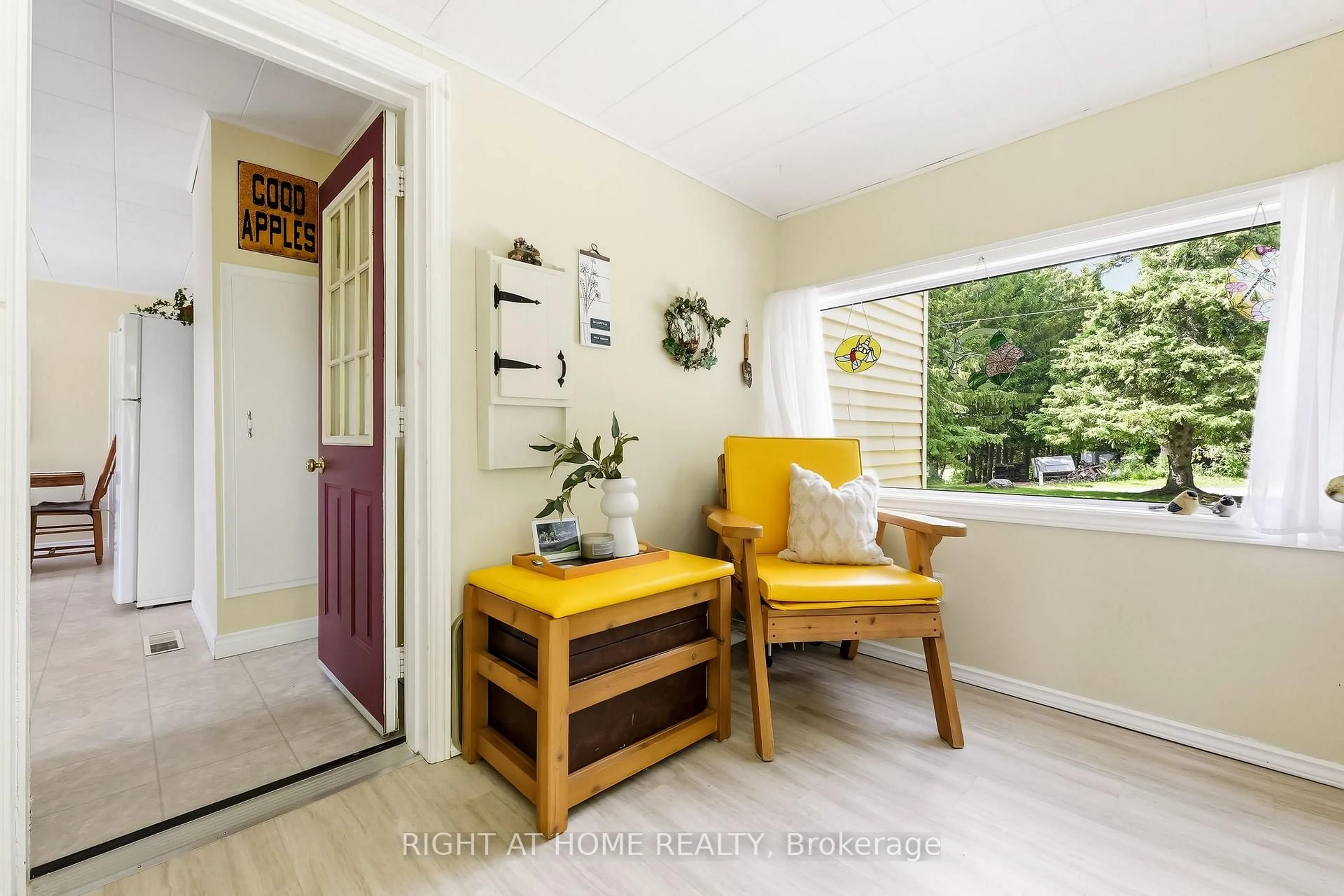 Indoor entryway for 8601 Lander Rd, Hamilton Township Ontario K0K 2E0