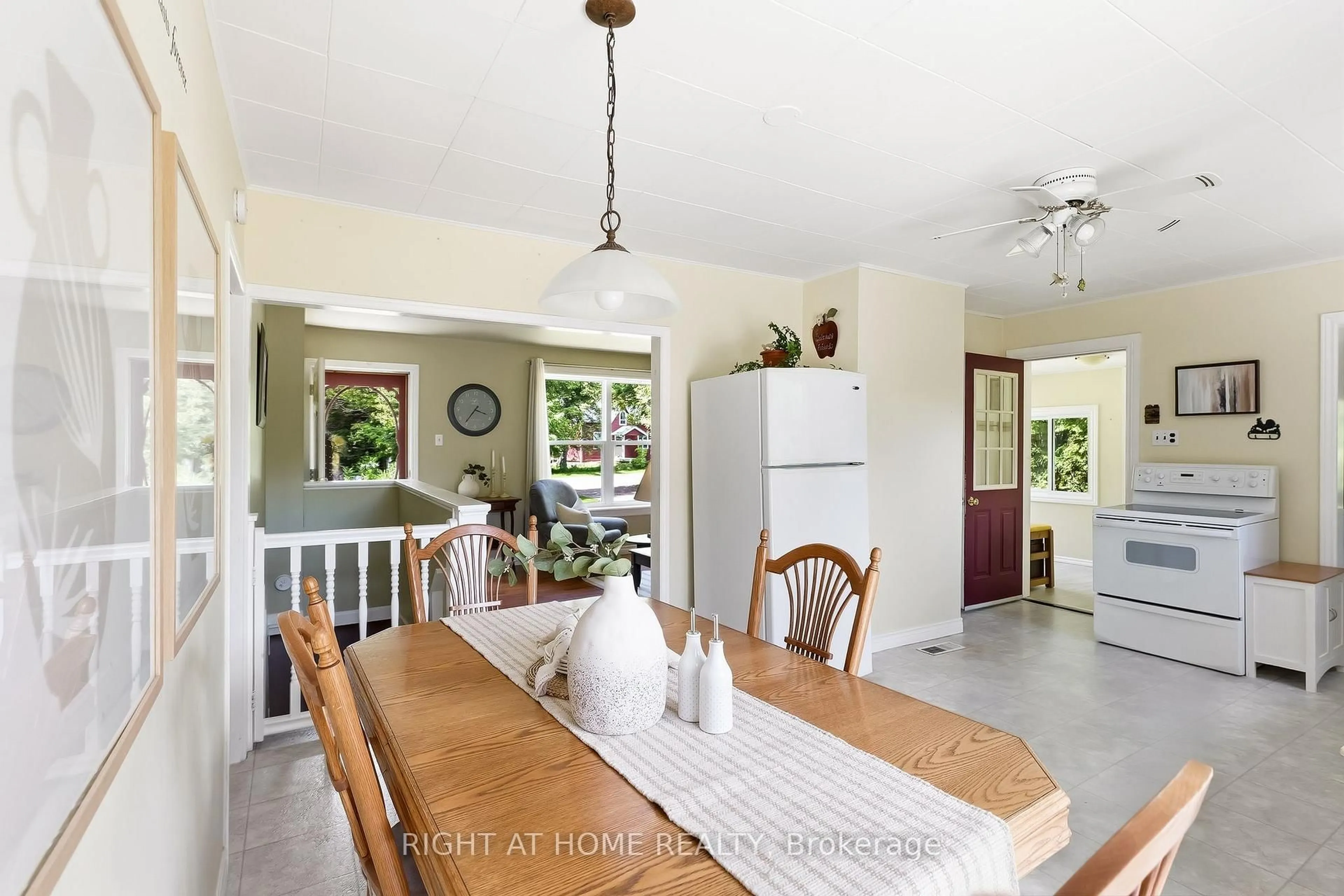 Open concept kitchen, ceramic/tile floor for 8601 Lander Rd, Hamilton Township Ontario K0K 2E0