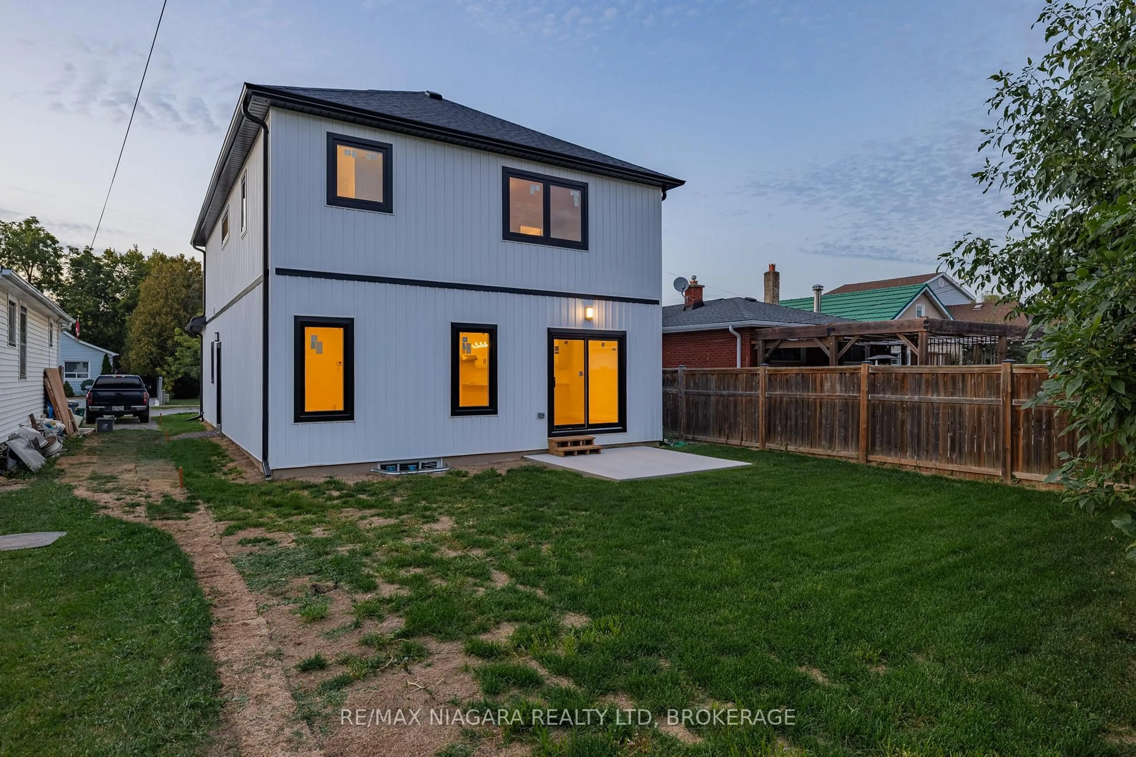 A pic from outside/outdoor area/front of a property/back of a property/a pic from drone, street for 185A Rykert St, St. Catharines Ontario L2S 2B5