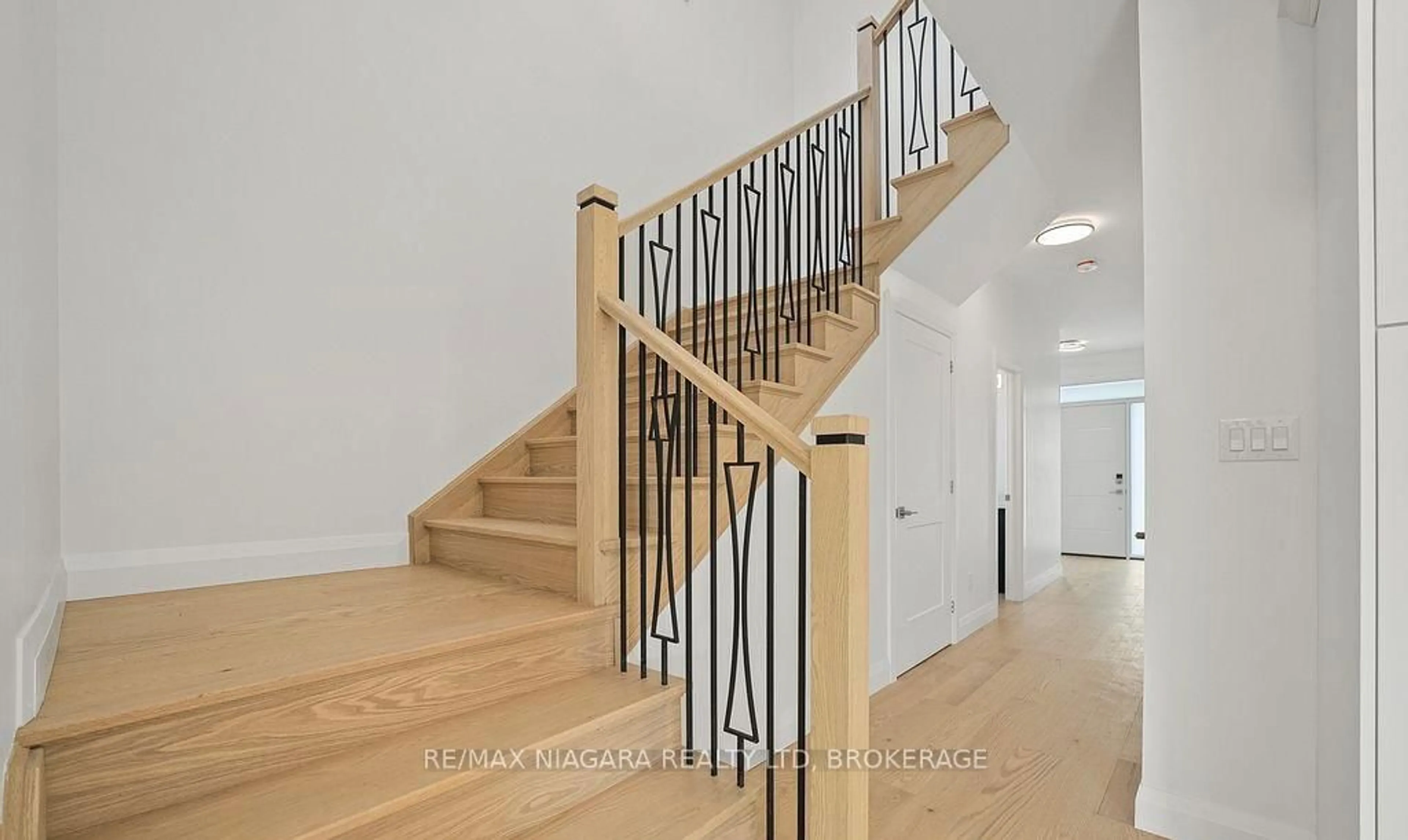 Stairs for 185A Rykert St, St. Catharines Ontario L2S 2B5